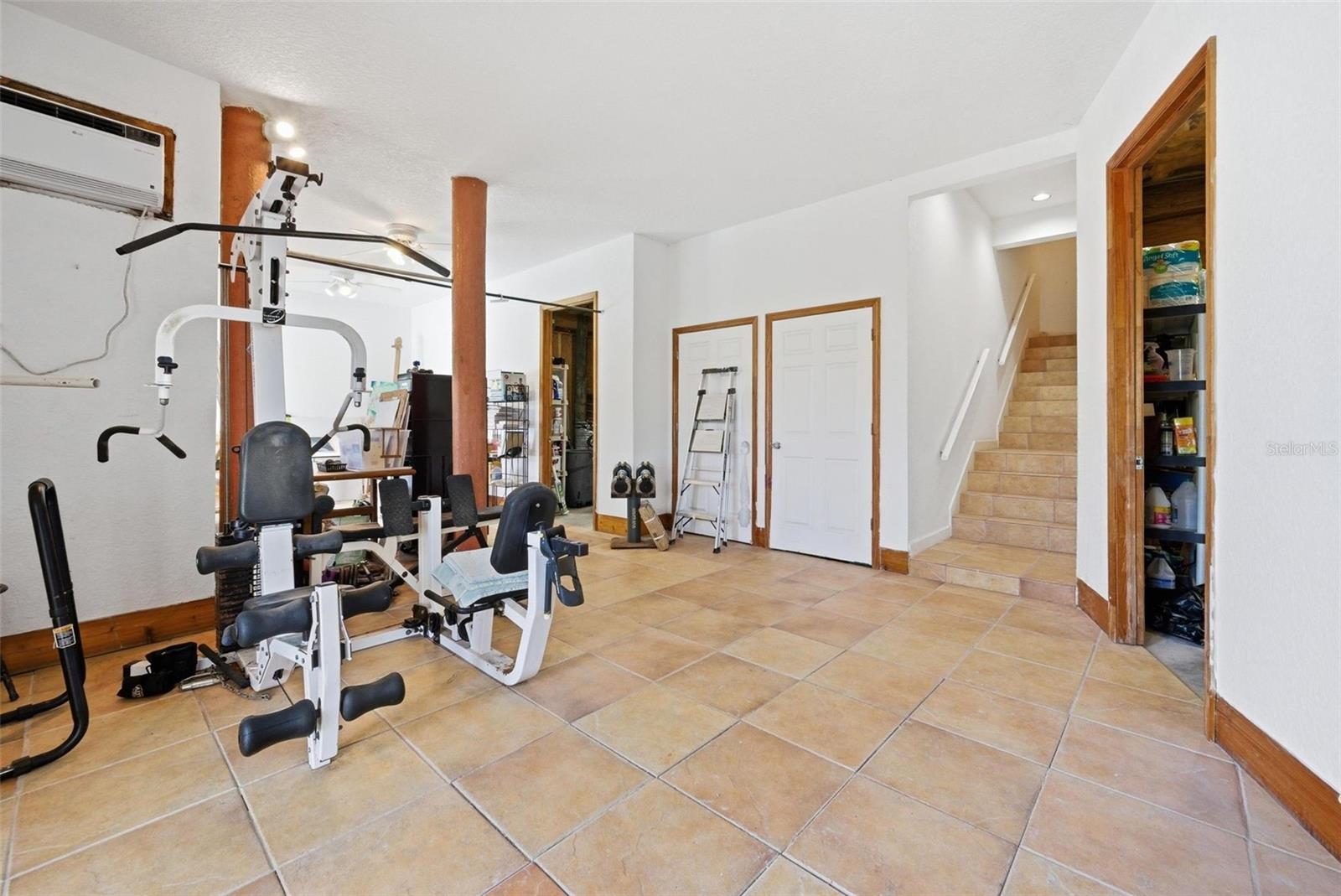 Listing photo id 47 for 2017 Harbour Watch Circle