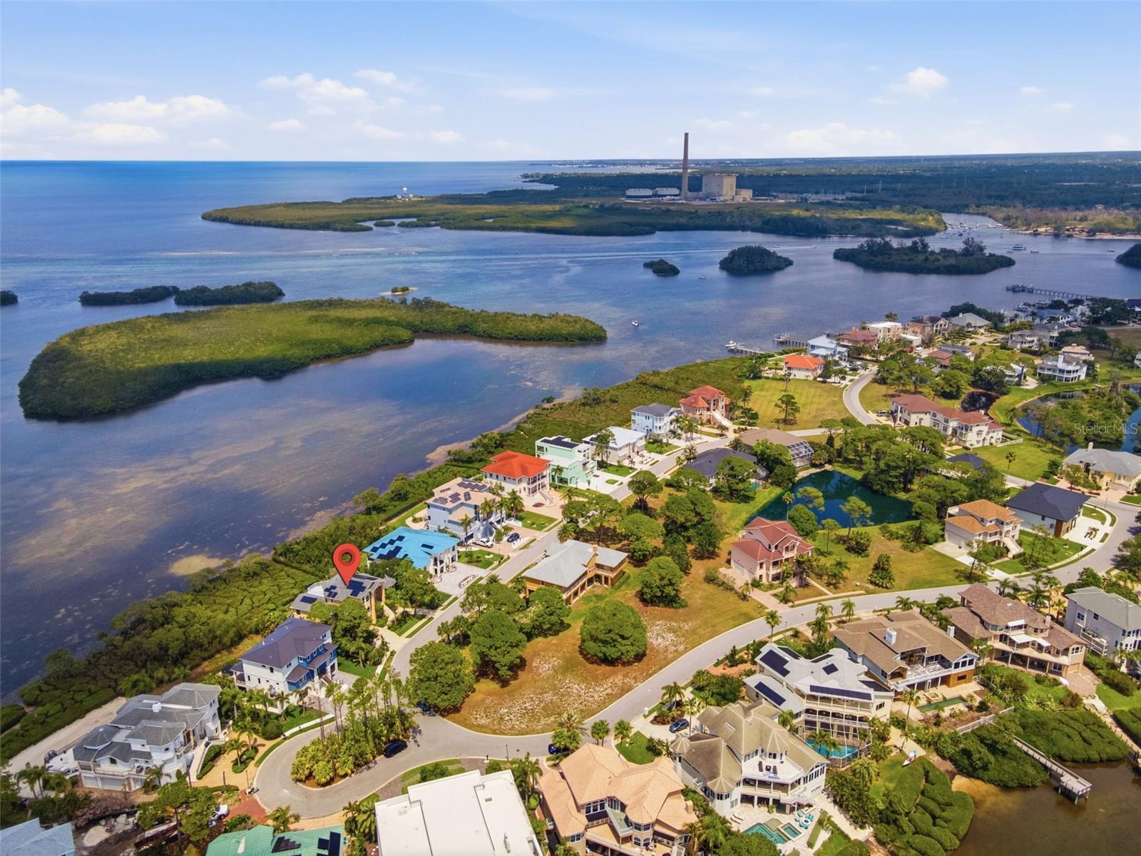 Listing photo id 3 for 2017 Harbour Watch Circle