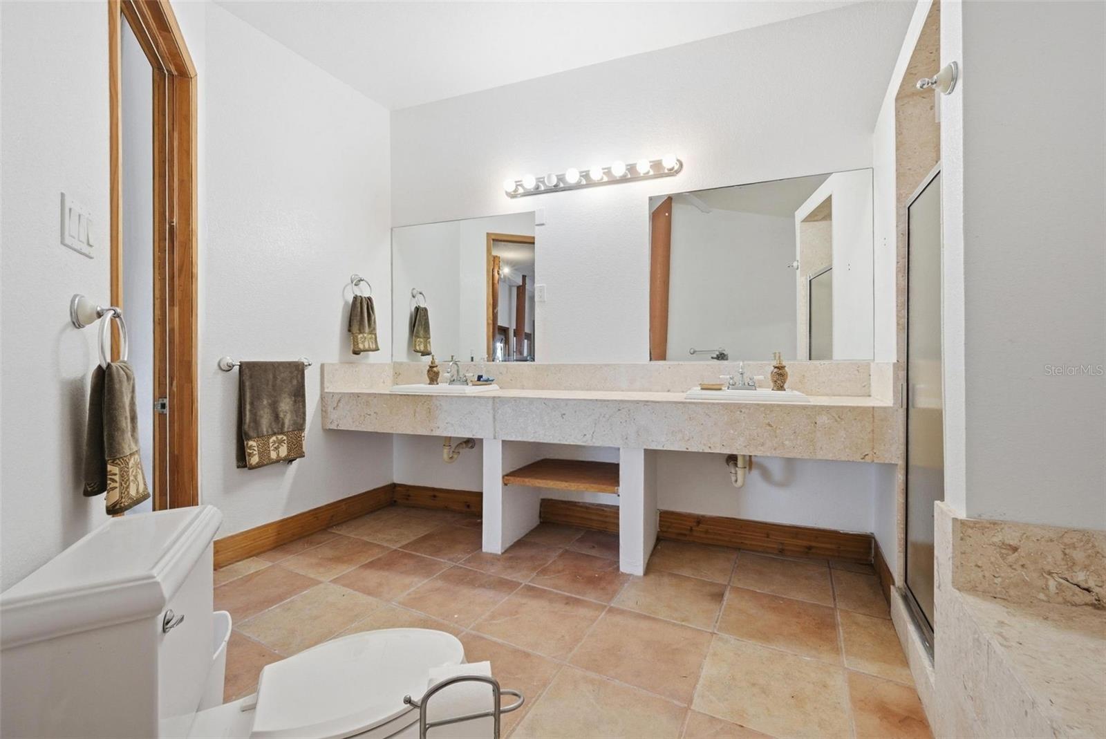 Listing photo id 52 for 2017 Harbour Watch Circle