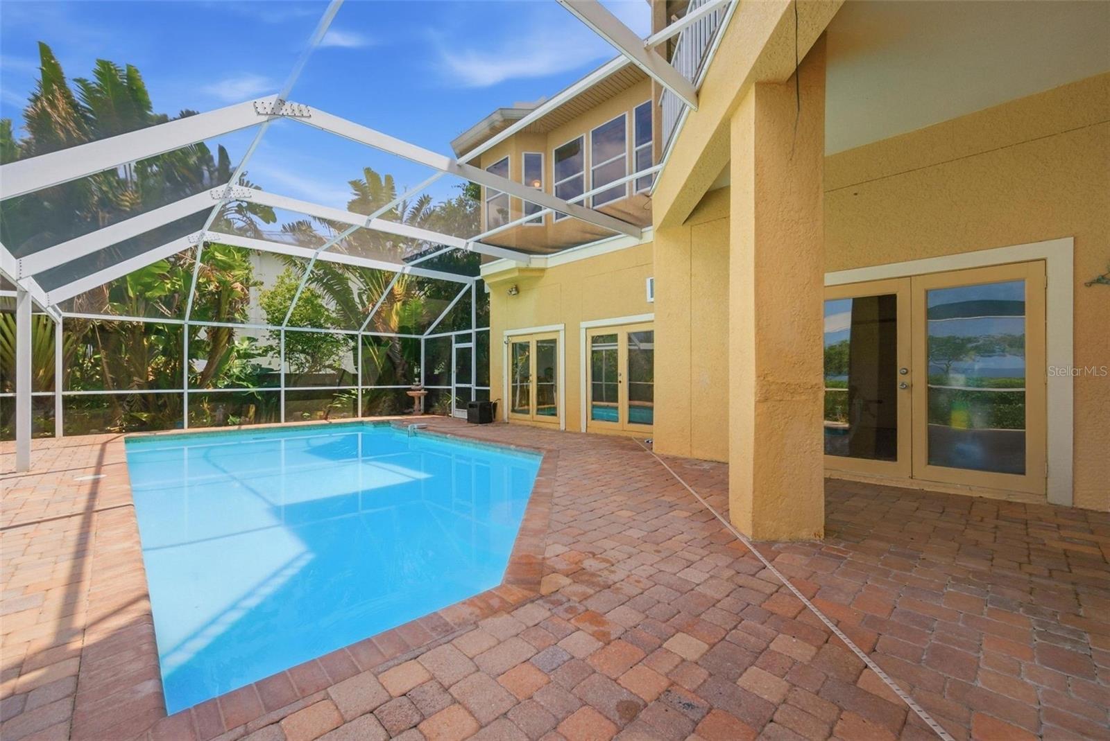 Listing photo id 54 for 2017 Harbour Watch Circle