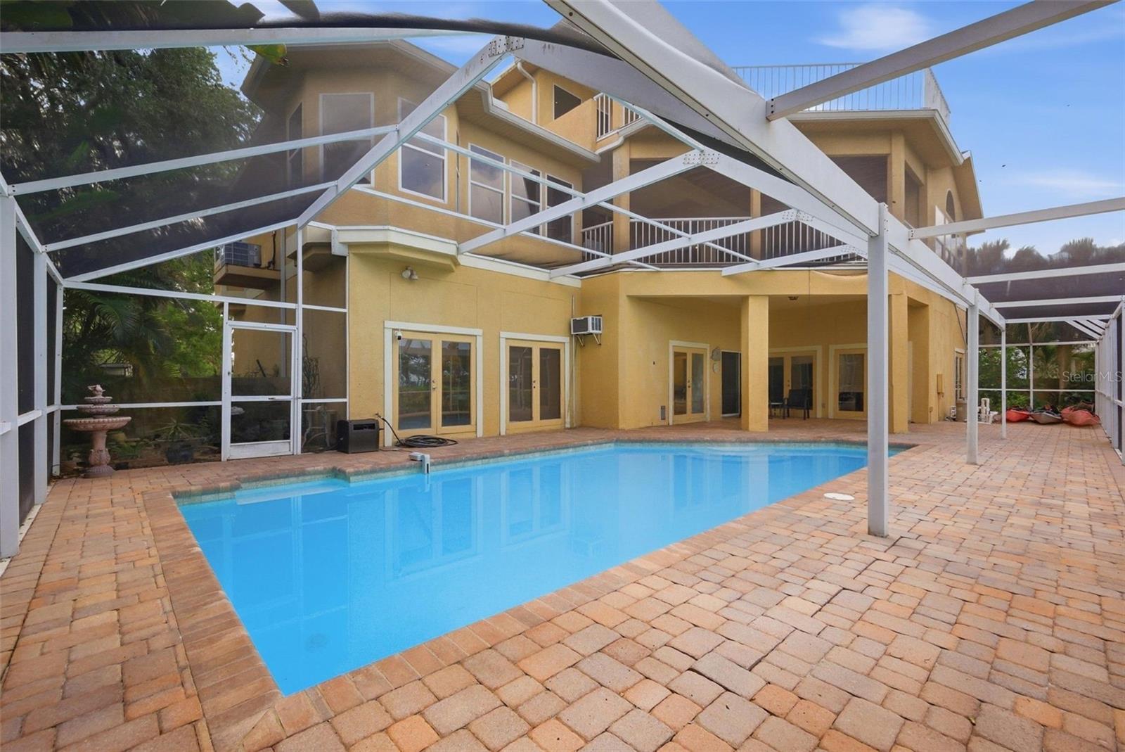 Listing photo id 55 for 2017 Harbour Watch Circle