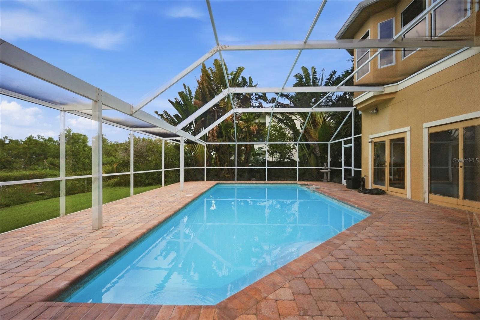 Listing photo id 56 for 2017 Harbour Watch Circle