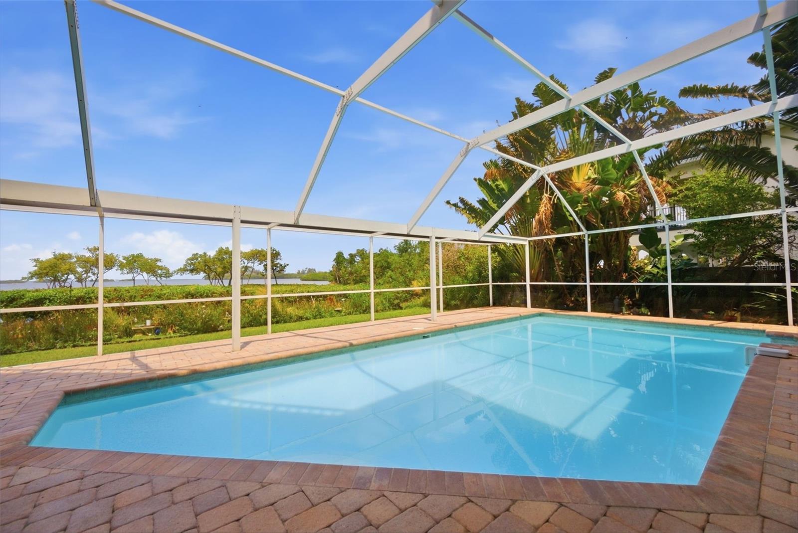 Listing photo id 57 for 2017 Harbour Watch Circle