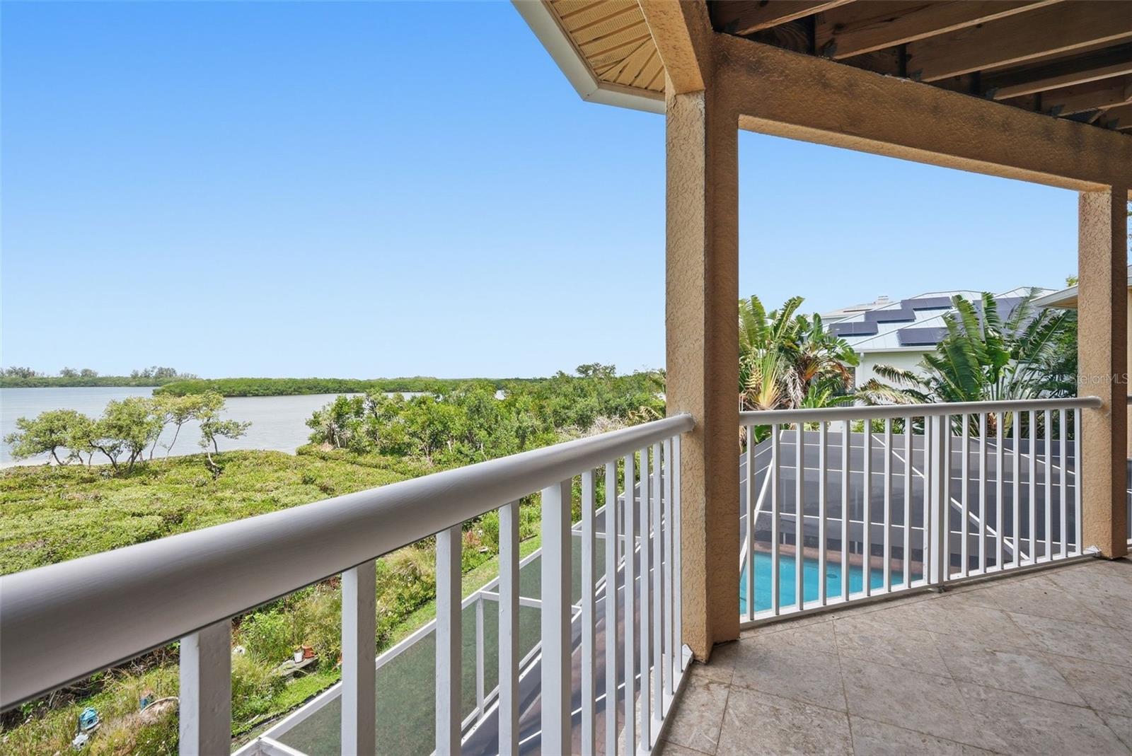 Listing photo id 59 for 2017 Harbour Watch Circle