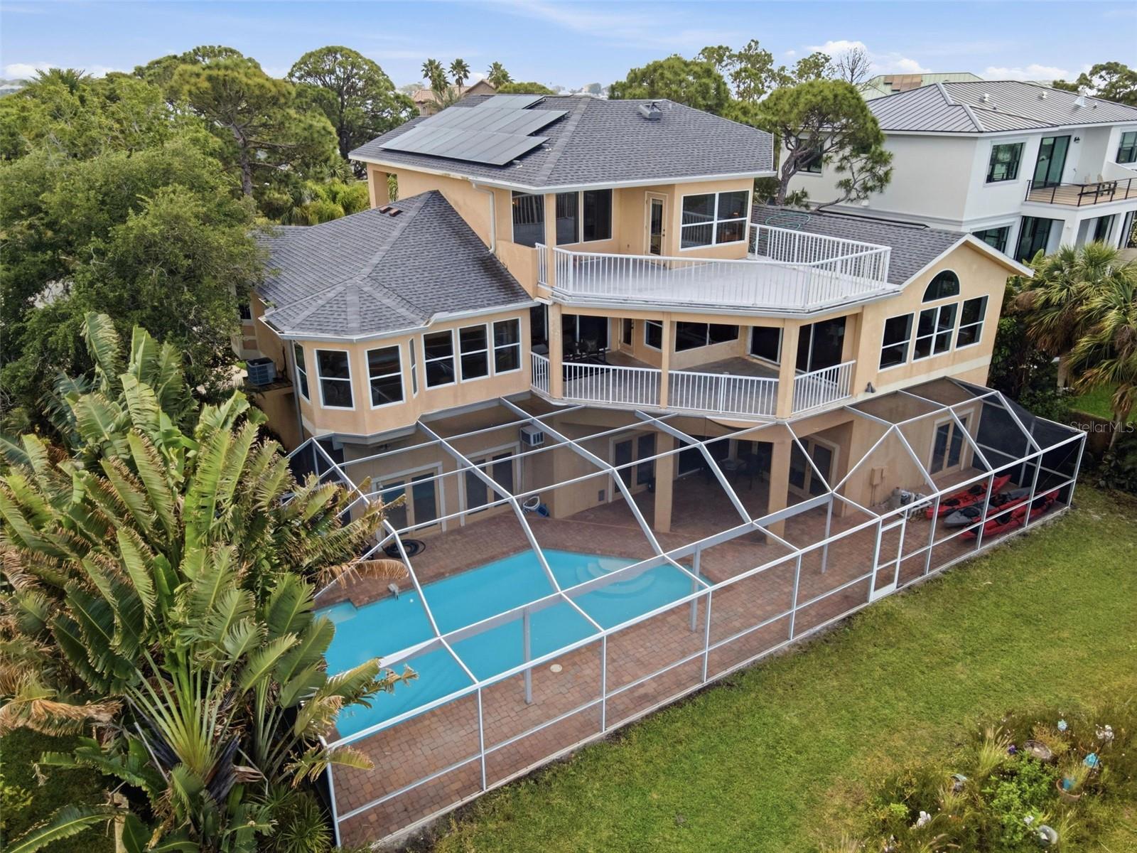 Listing photo id 66 for 2017 Harbour Watch Circle