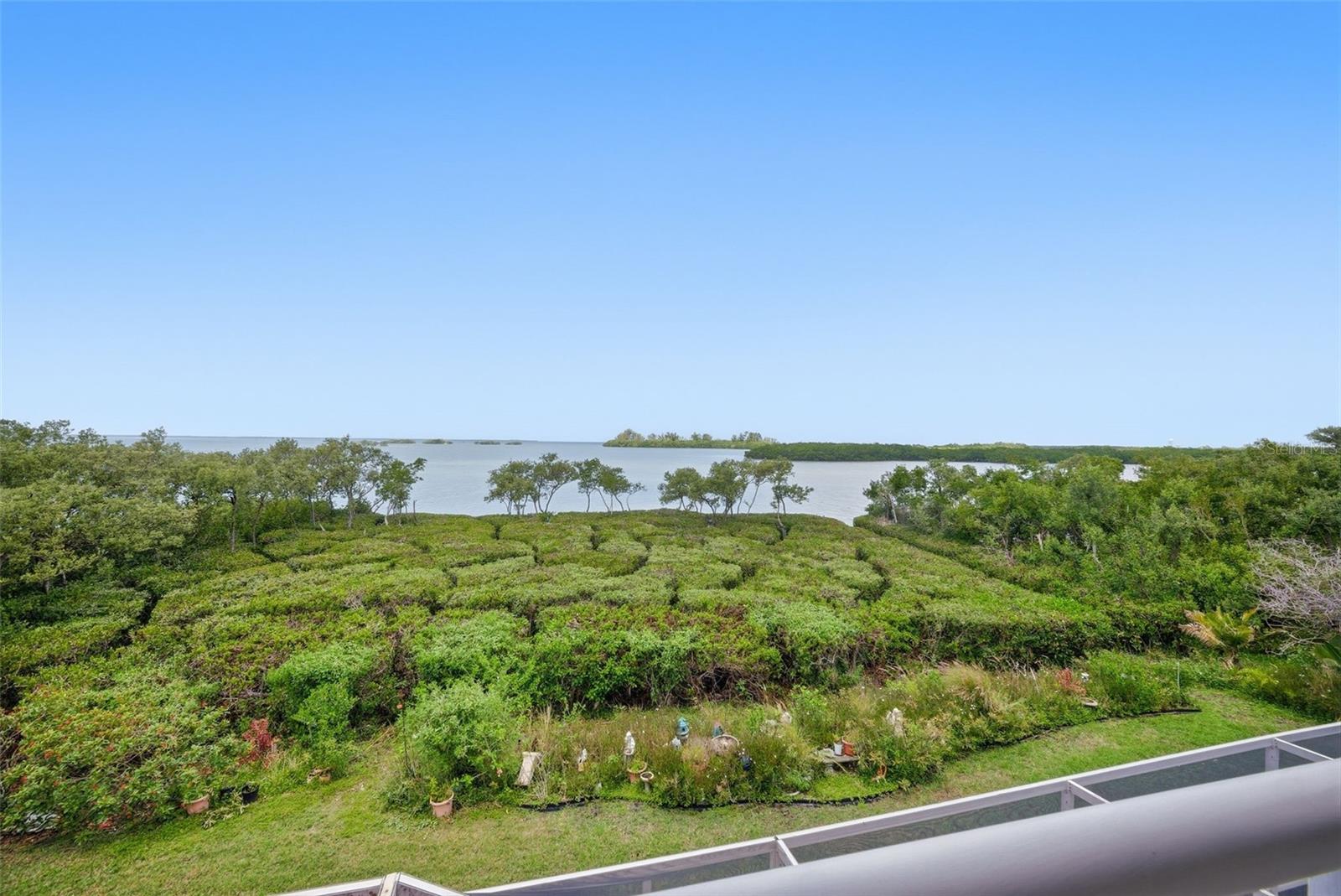 Listing photo id 67 for 2017 Harbour Watch Circle