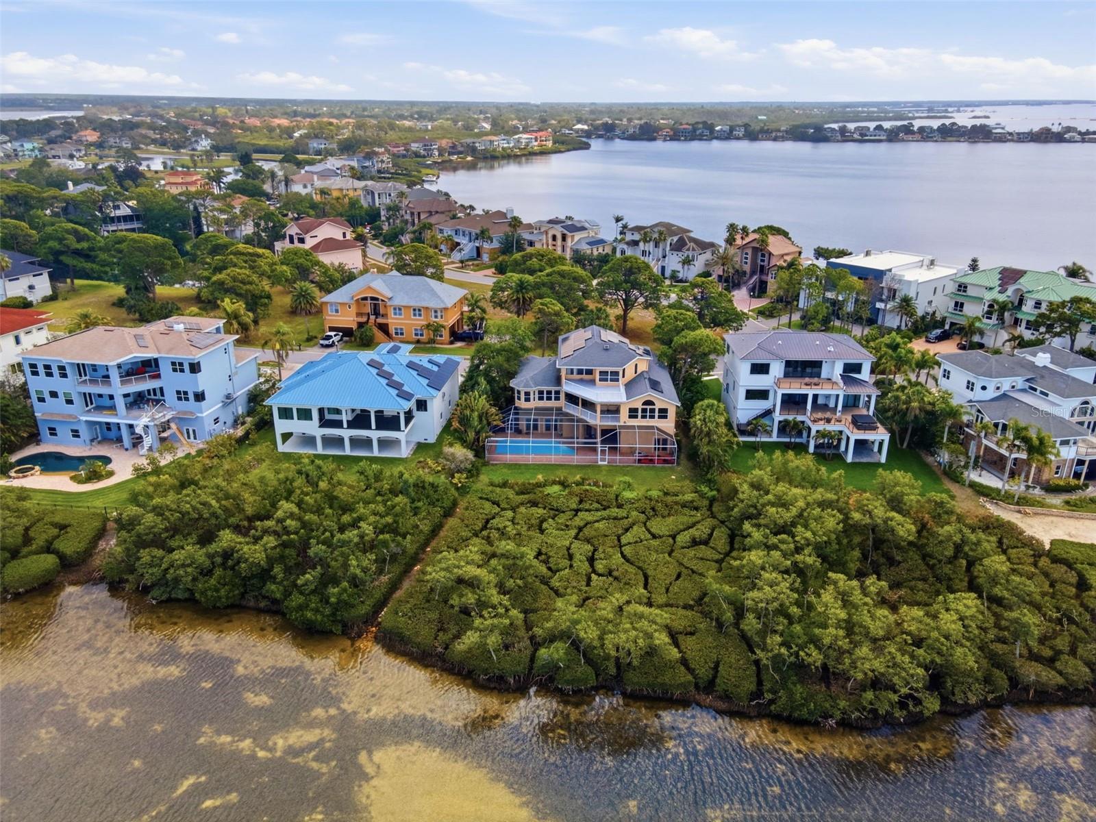 Listing photo id 68 for 2017 Harbour Watch Circle