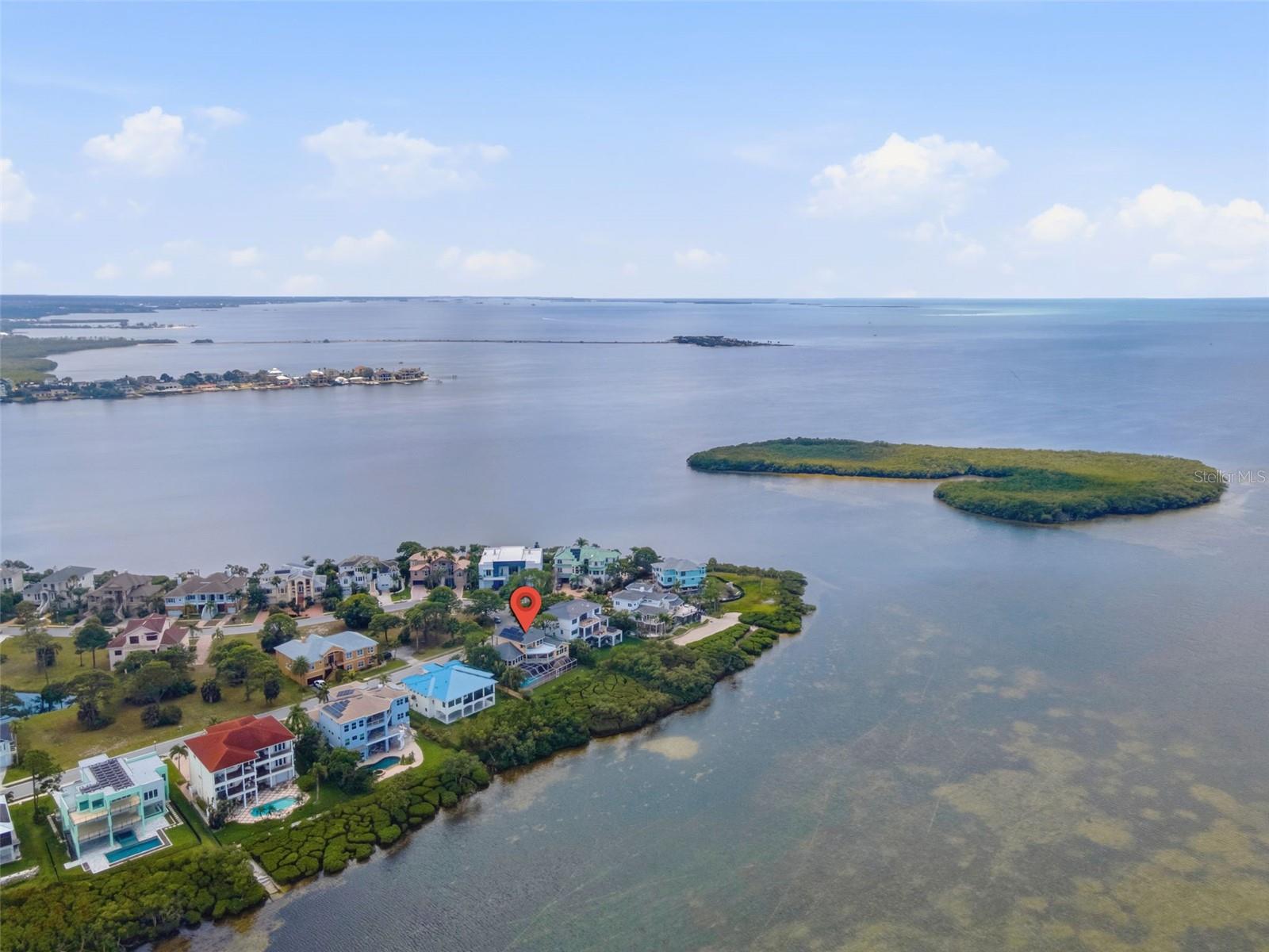 Listing photo id 71 for 2017 Harbour Watch Circle