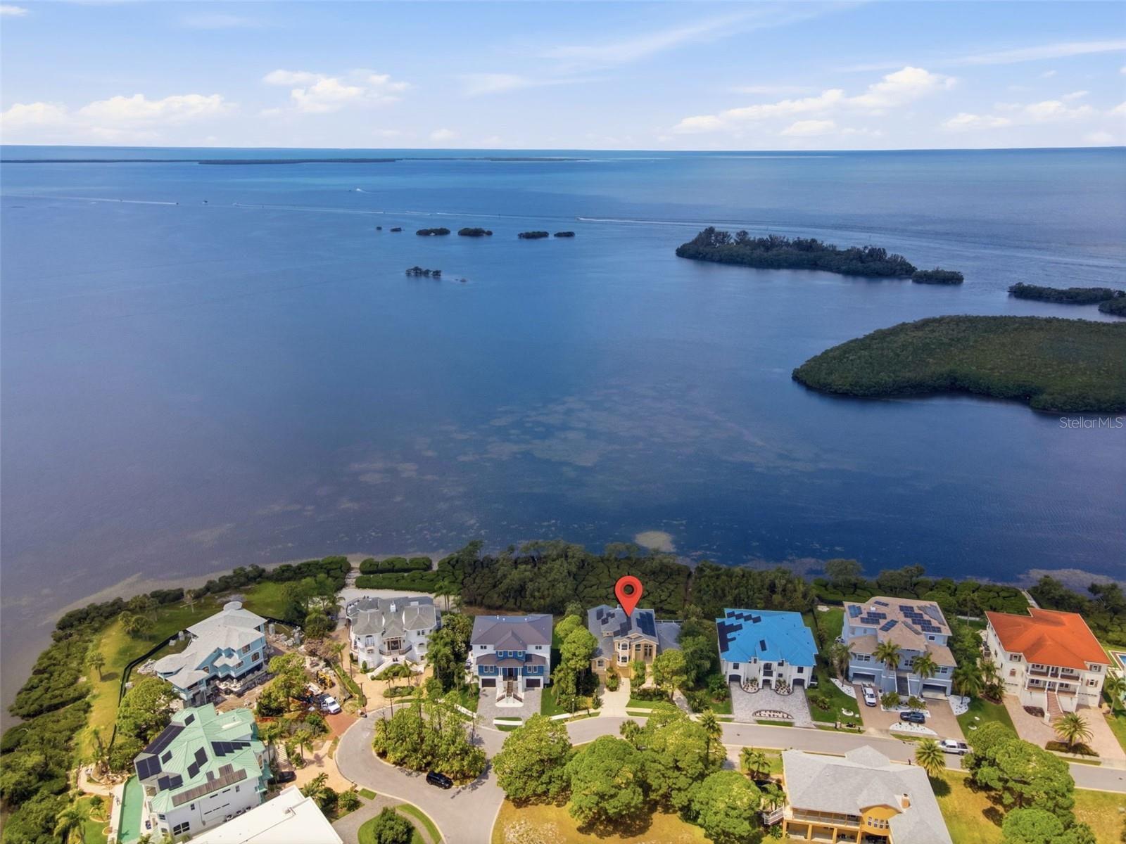 Listing photo id 72 for 2017 Harbour Watch Circle