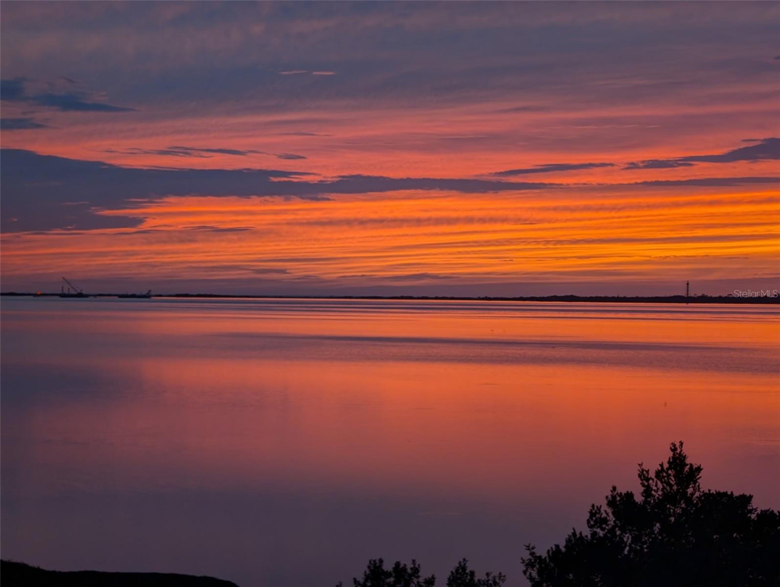 Listing photo id 73 for 2017 Harbour Watch Circle
