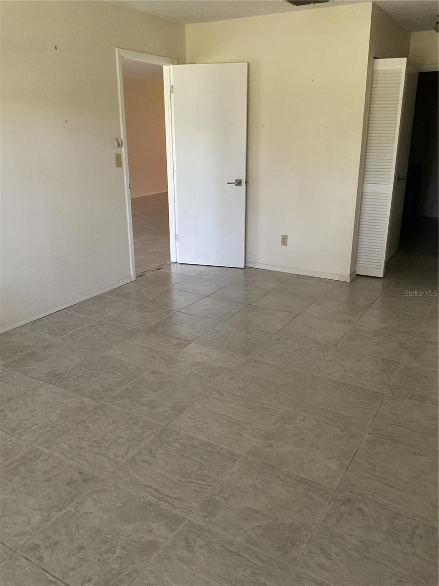 Image 13 of 27 For 1060 Dunrobin Drive A