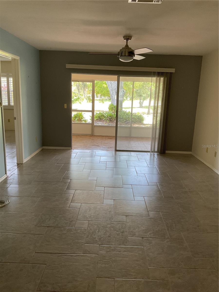 Image 18 of 27 For 1060 Dunrobin Drive A