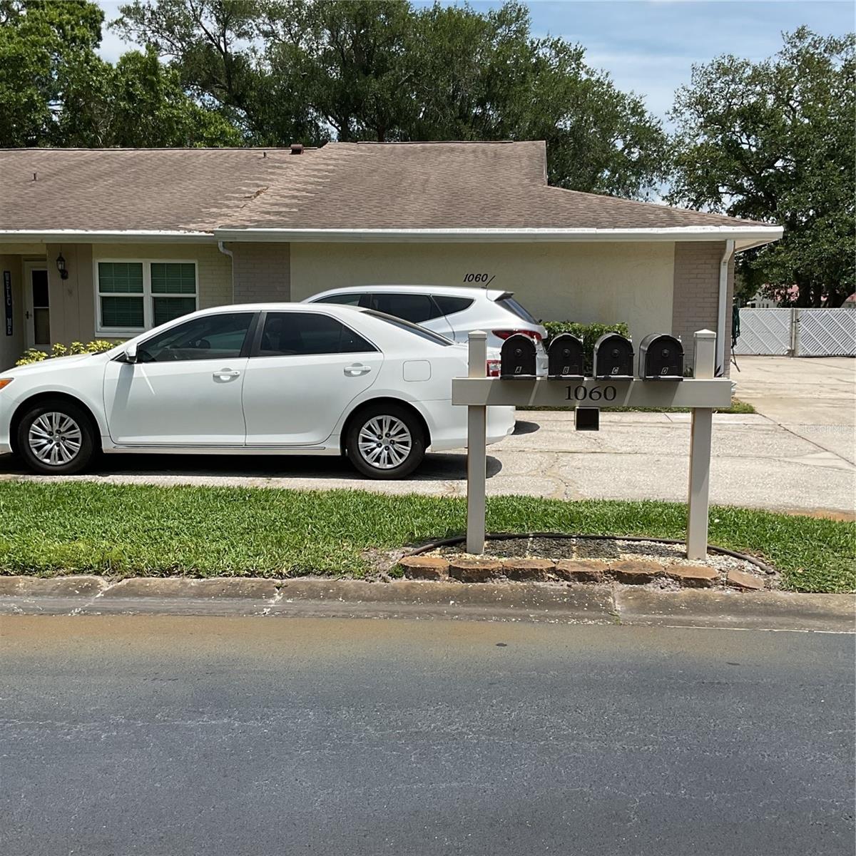 Image 23 of 27 For 1060 Dunrobin Drive A