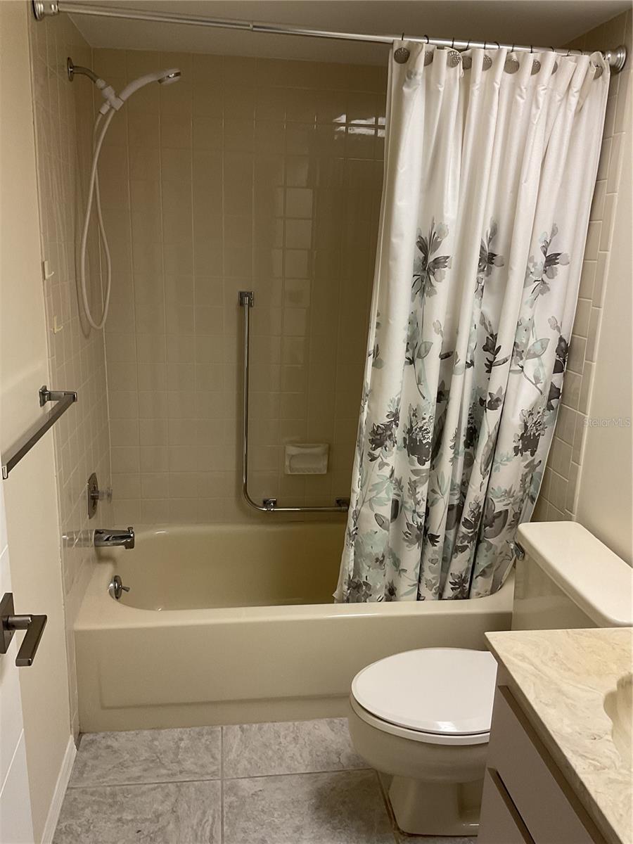 Image 25 of 27 For 1060 Dunrobin Drive A