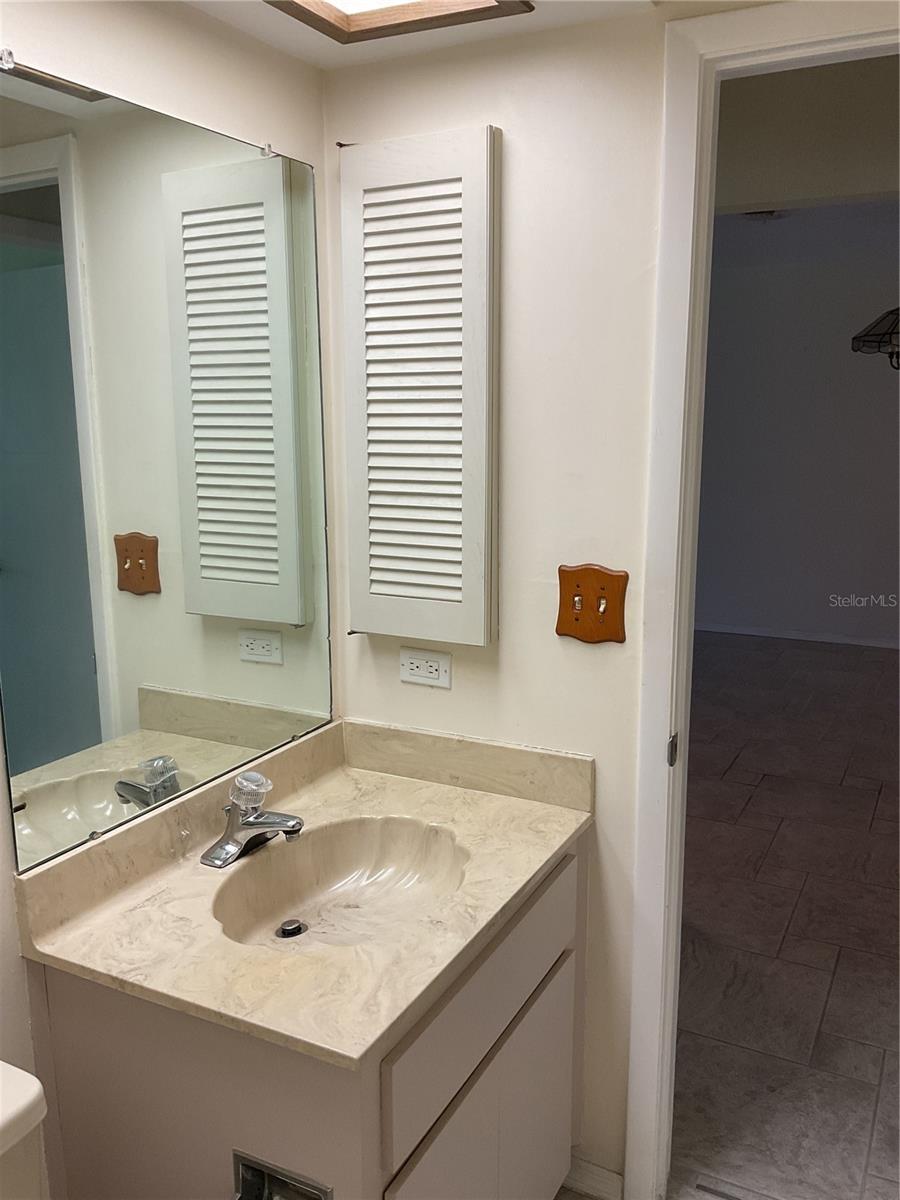 Image 26 of 27 For 1060 Dunrobin Drive A