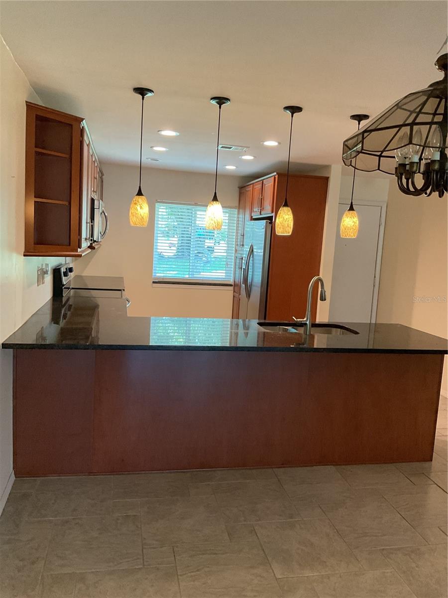 Image 4 of 27 For 1060 Dunrobin Drive A