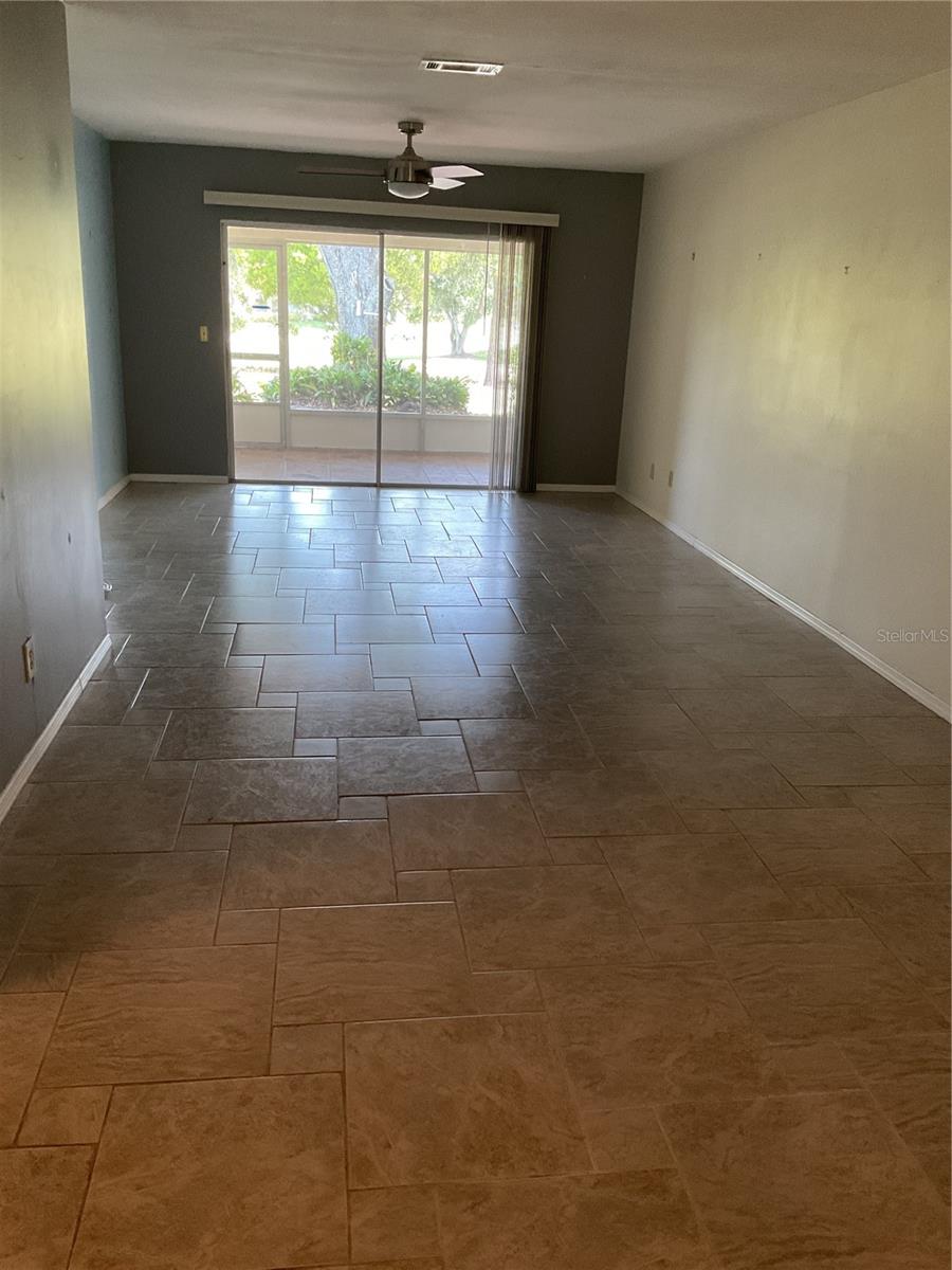 Image 9 of 27 For 1060 Dunrobin Drive A