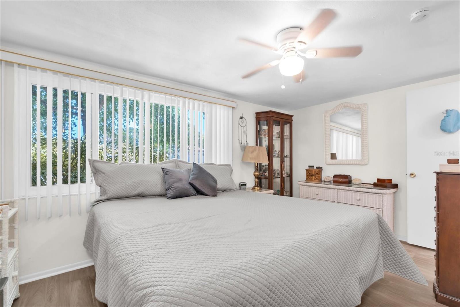 Image 20 of 37 For 3421 Overland Drive