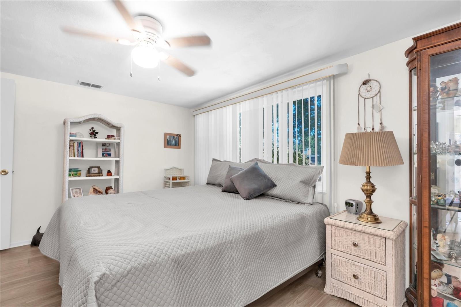 Image 21 of 37 For 3421 Overland Drive