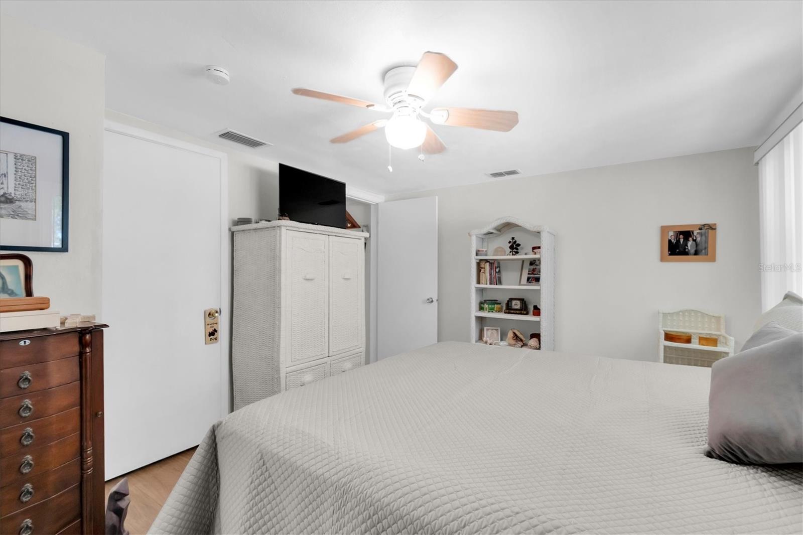 Image 22 of 37 For 3421 Overland Drive