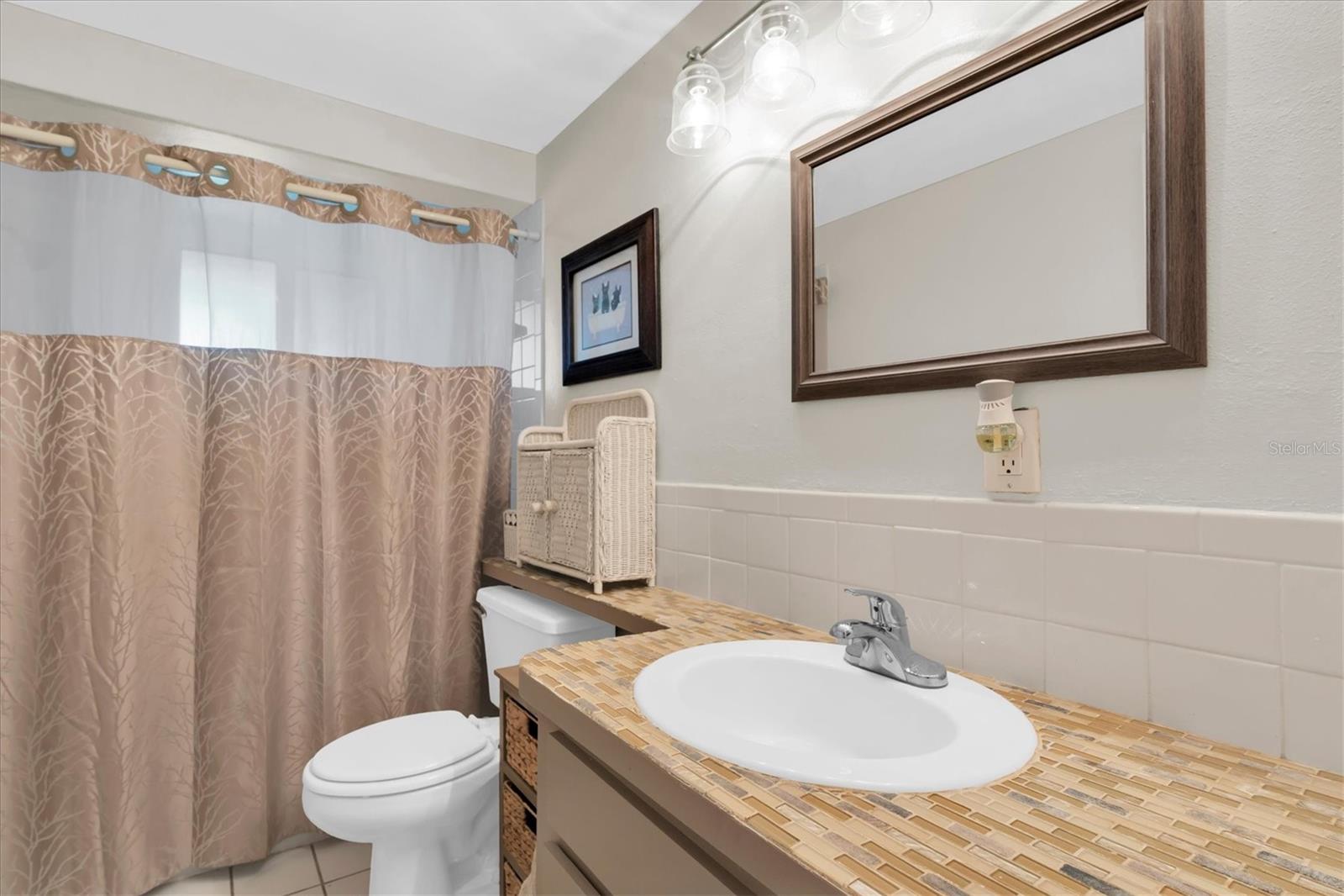 Image 26 of 37 For 3421 Overland Drive