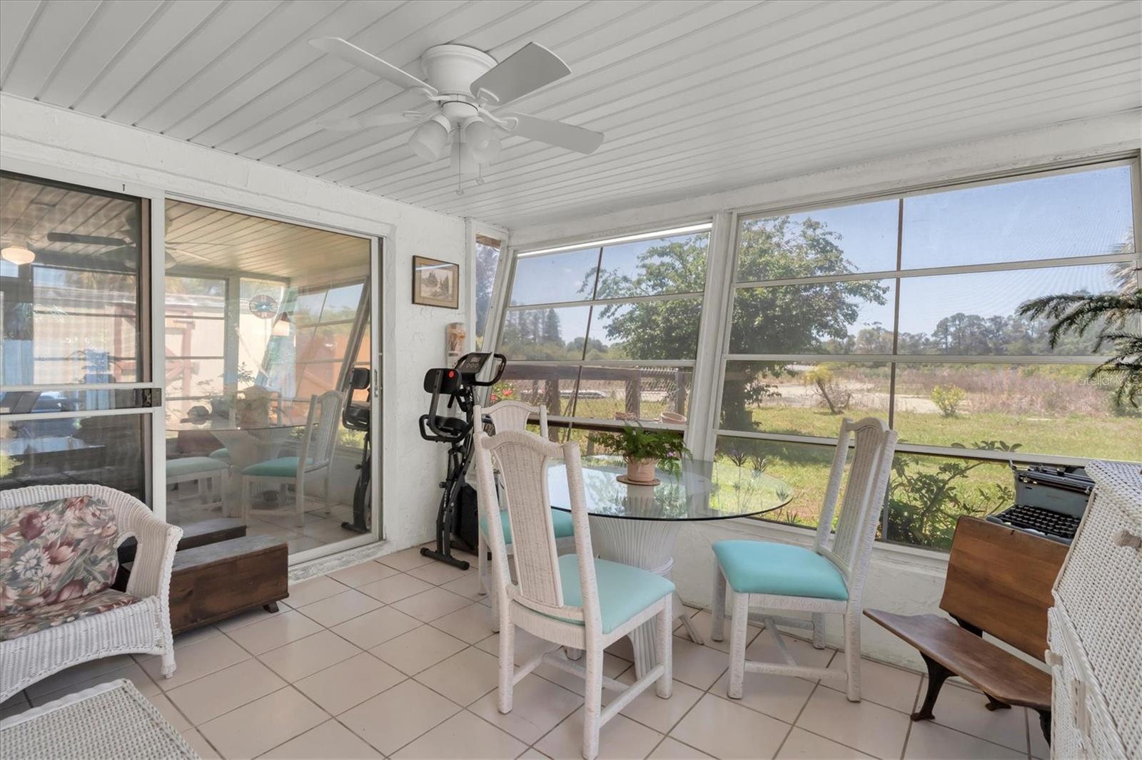 Image 29 of 37 For 3421 Overland Drive