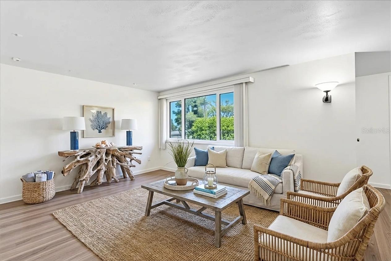 Image 4 of 37 For 3421 Overland Drive