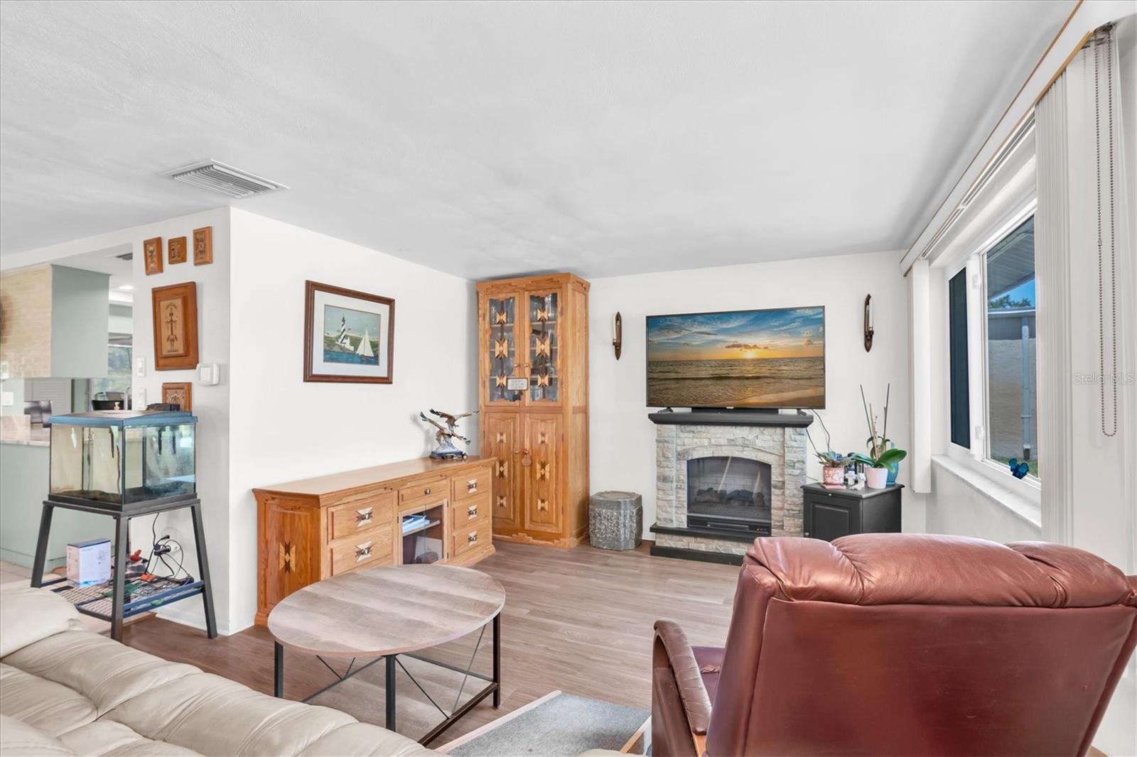 Image 6 of 37 For 3421 Overland Drive