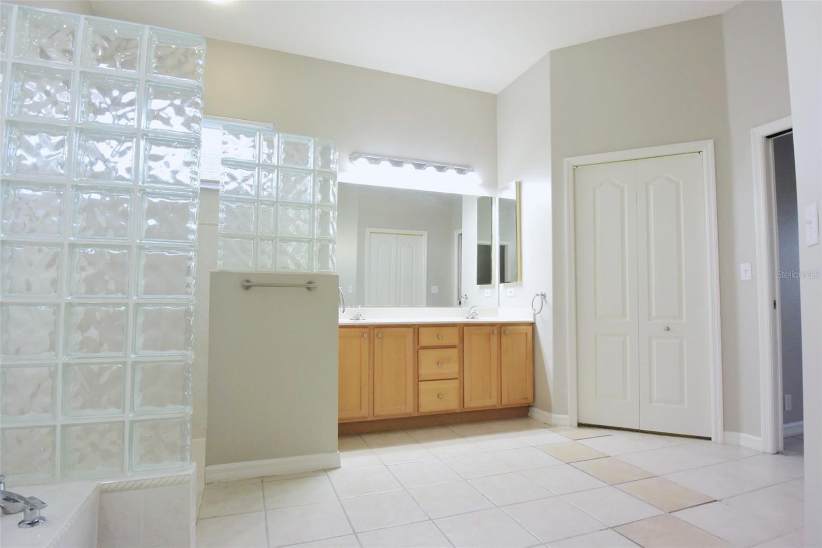 Image 21 of 54 For 1632 Bayfield Court