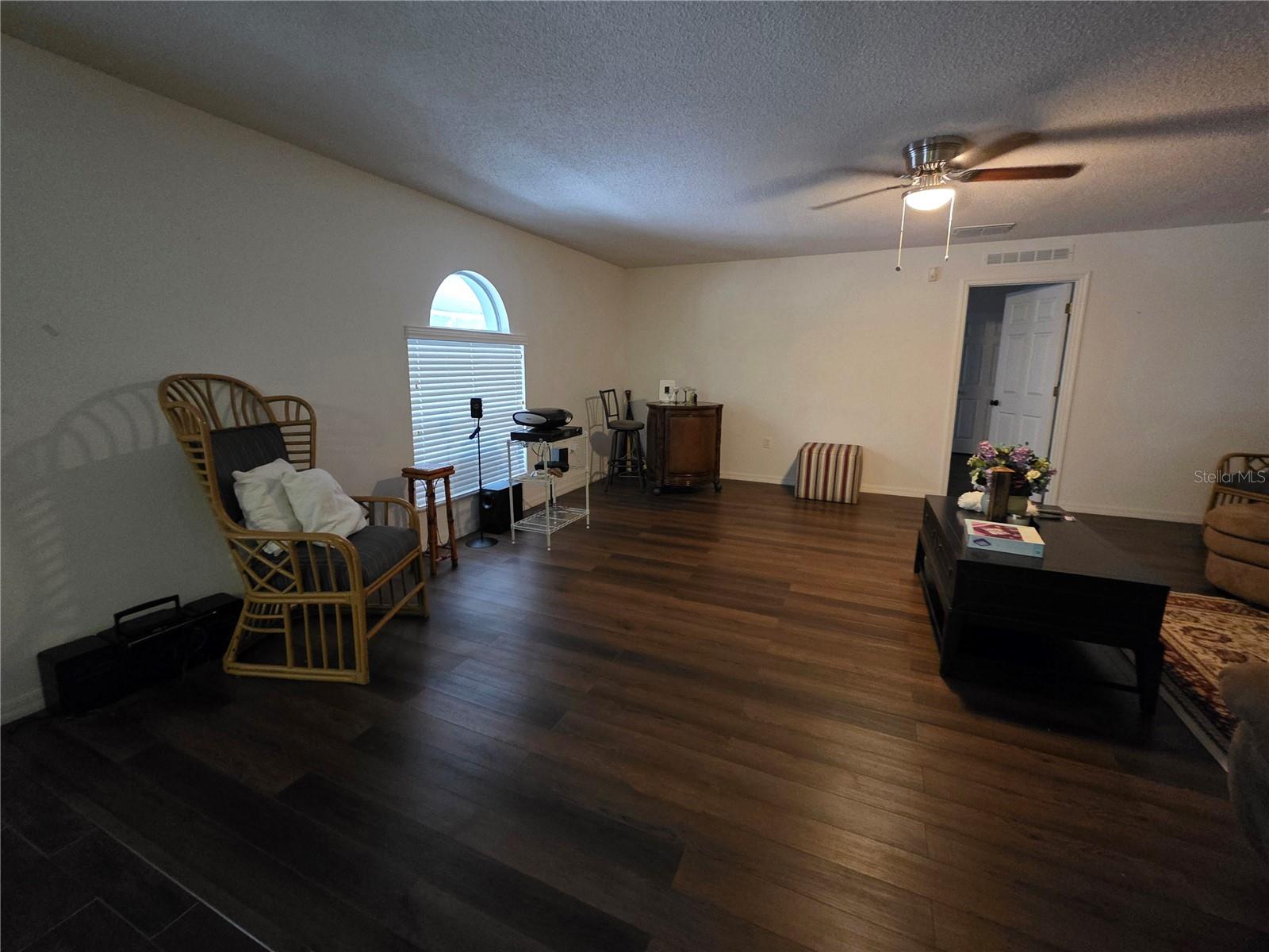 Image 4 of 8 For 9276 Elm Court