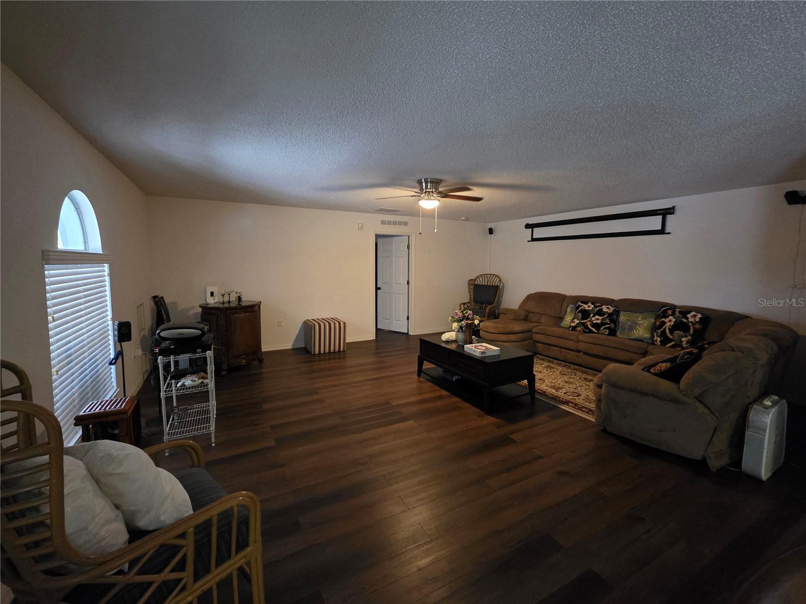 Image 5 of 8 For 9276 Elm Court