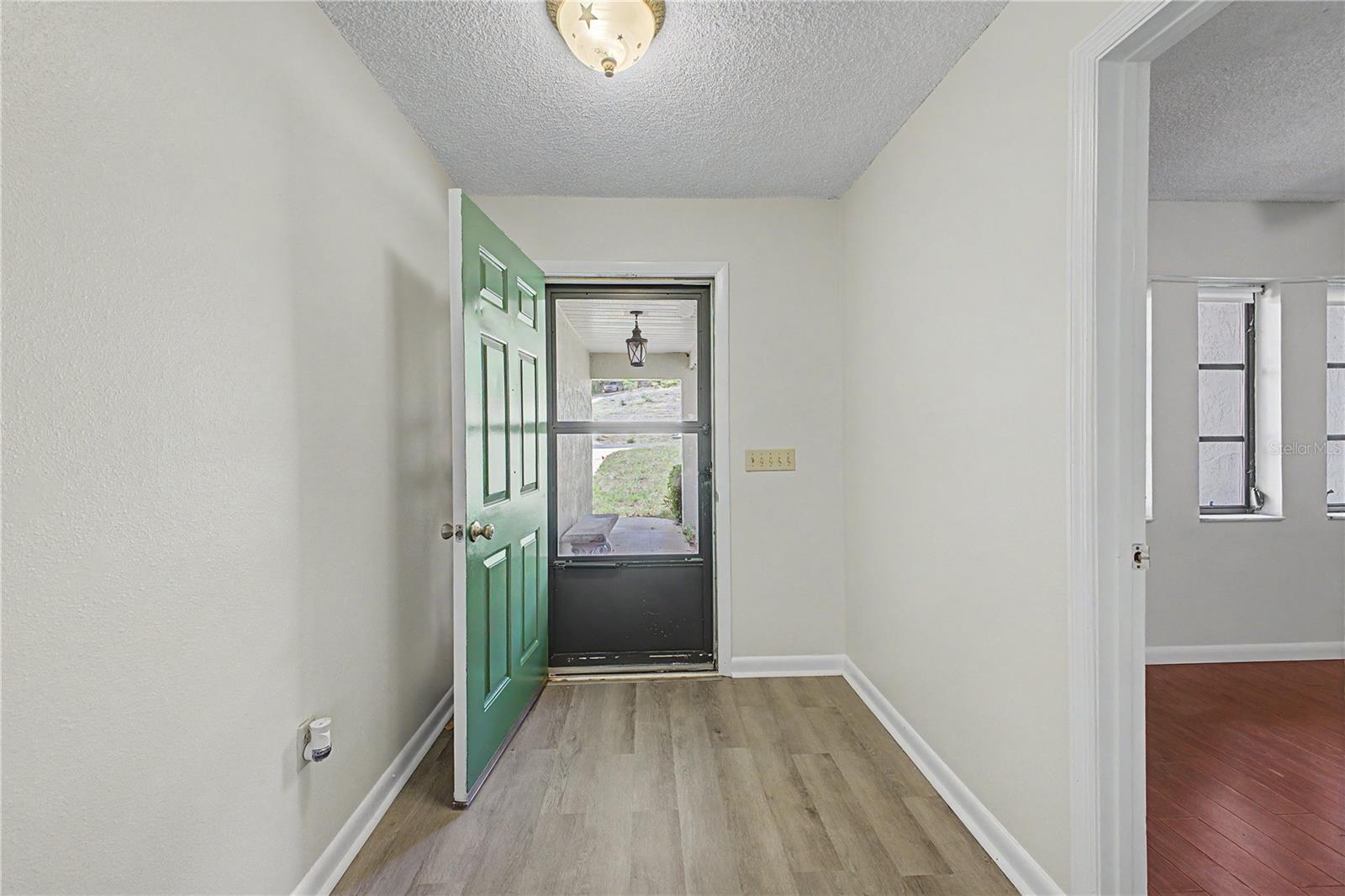 Image 11 of 58 For 1358 Ivydale Road