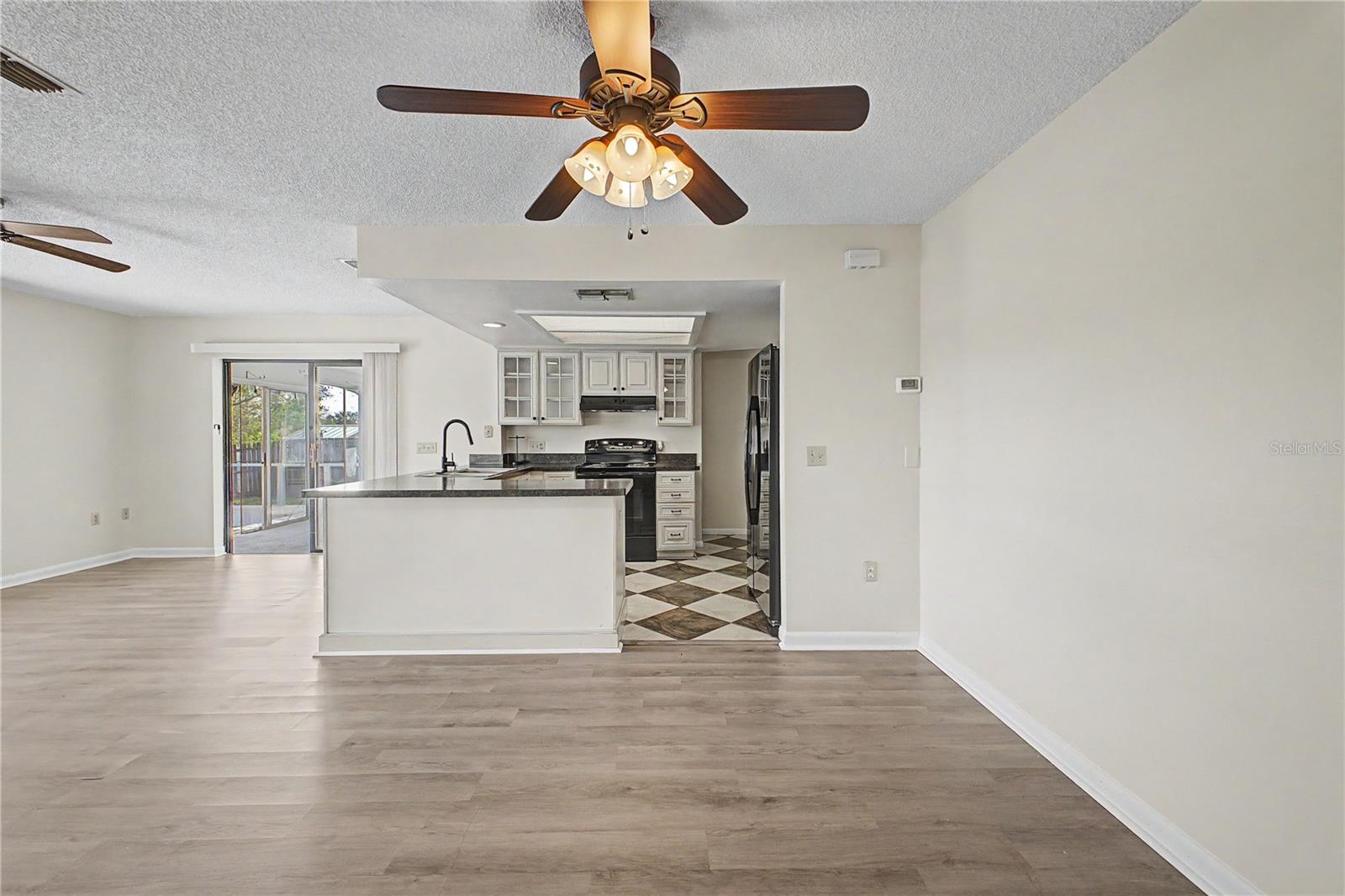 Image 12 of 58 For 1358 Ivydale Road