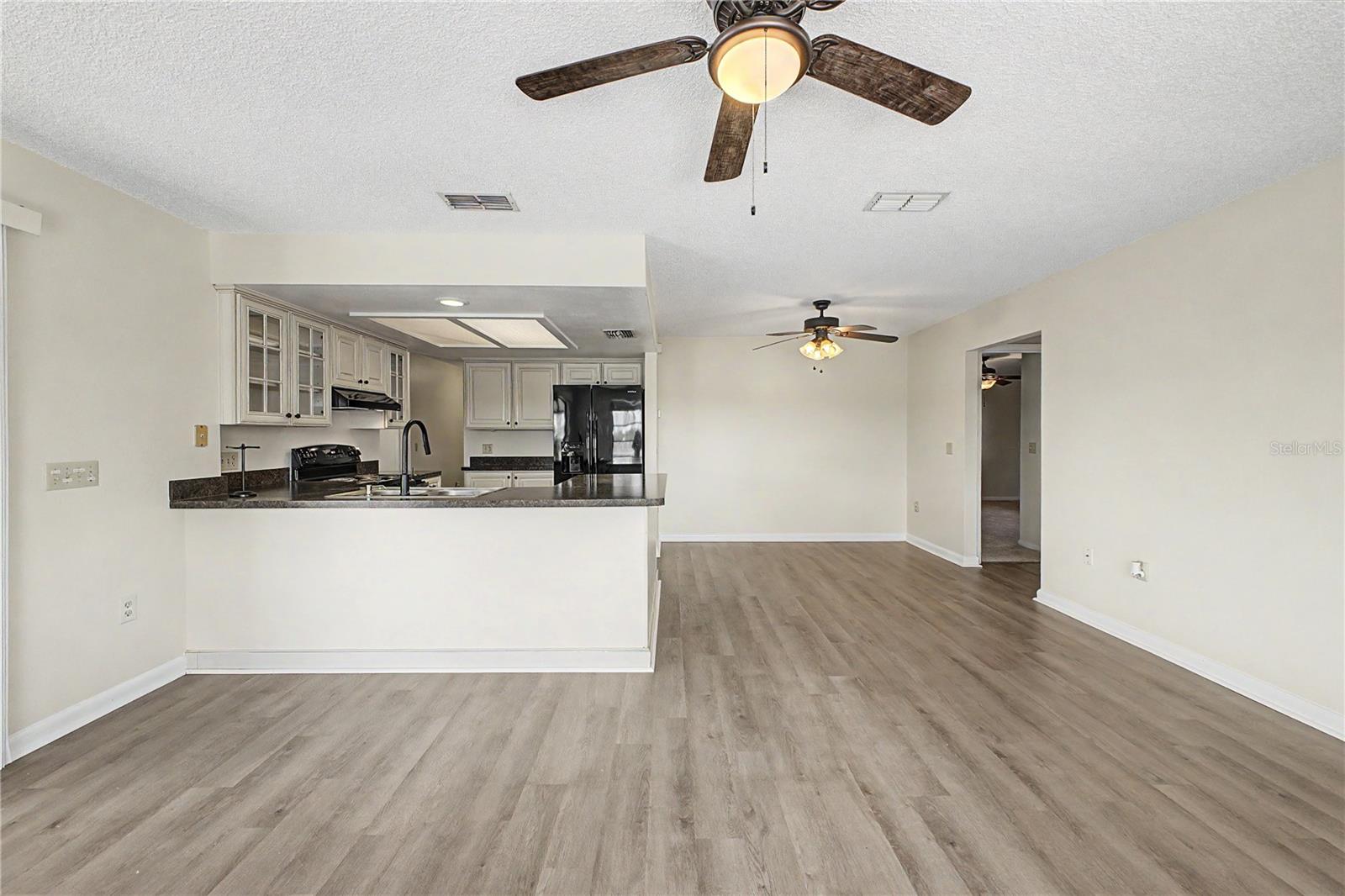 Image 14 of 58 For 1358 Ivydale Road