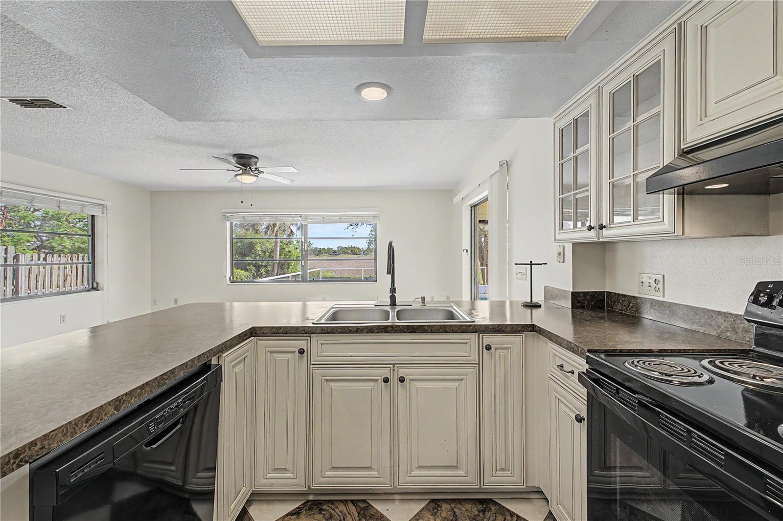 Image 20 of 58 For 1358 Ivydale Road