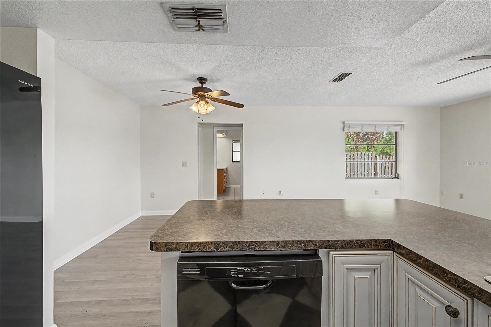 Image 21 of 58 For 1358 Ivydale Road