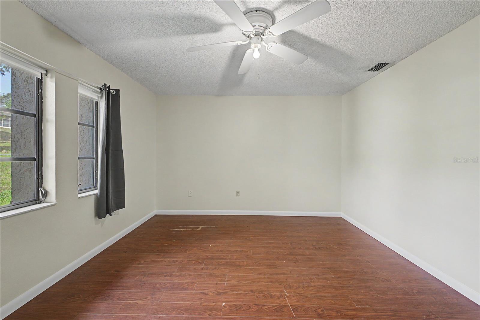 Image 31 of 58 For 1358 Ivydale Road