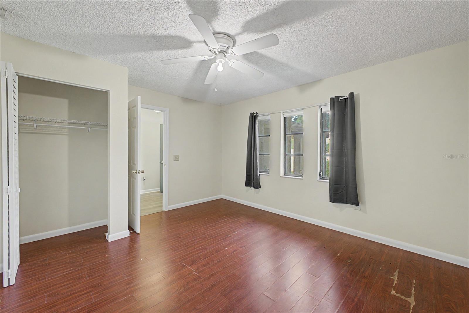 Image 32 of 58 For 1358 Ivydale Road