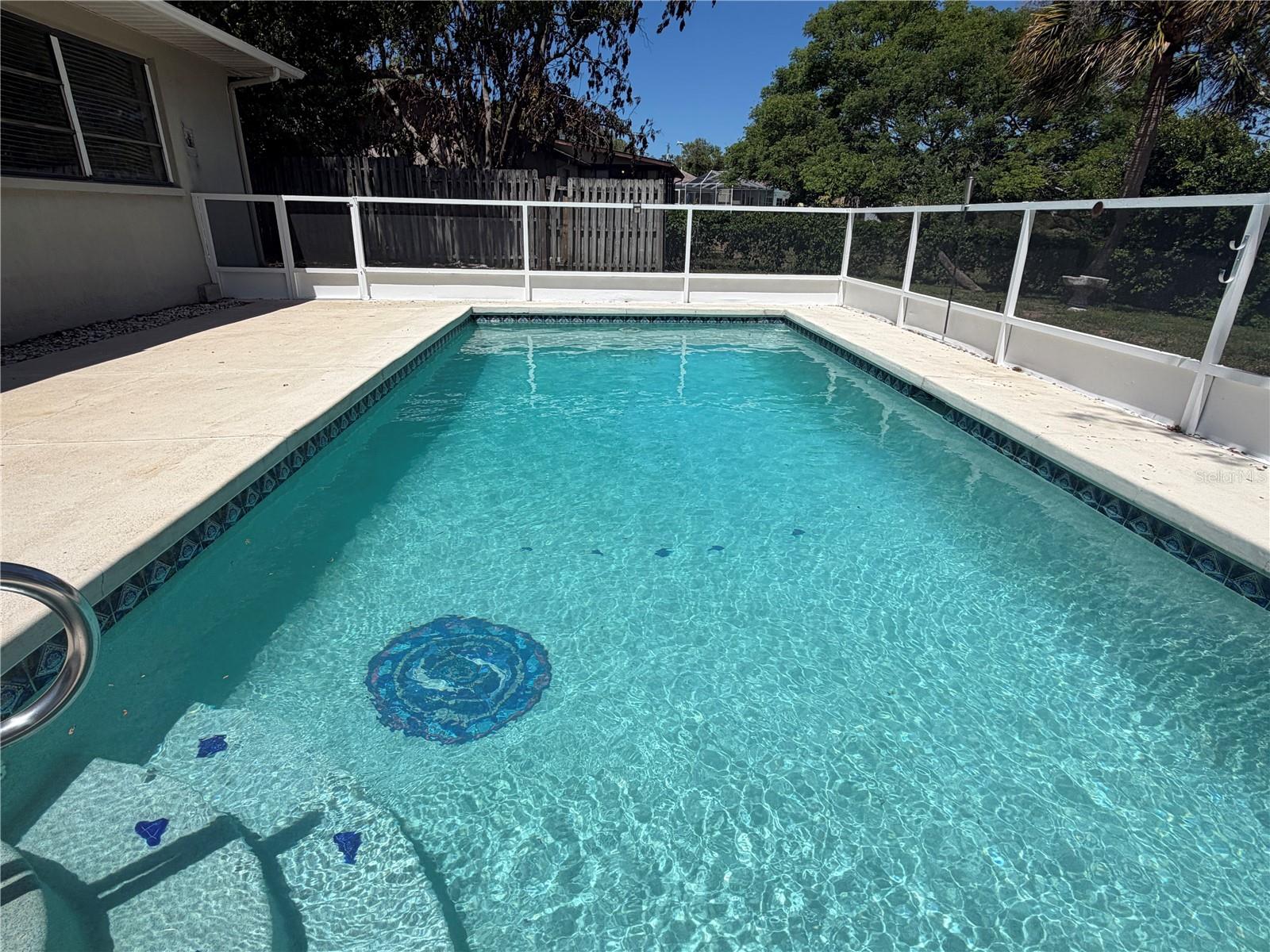 Image 4 of 58 For 1358 Ivydale Road