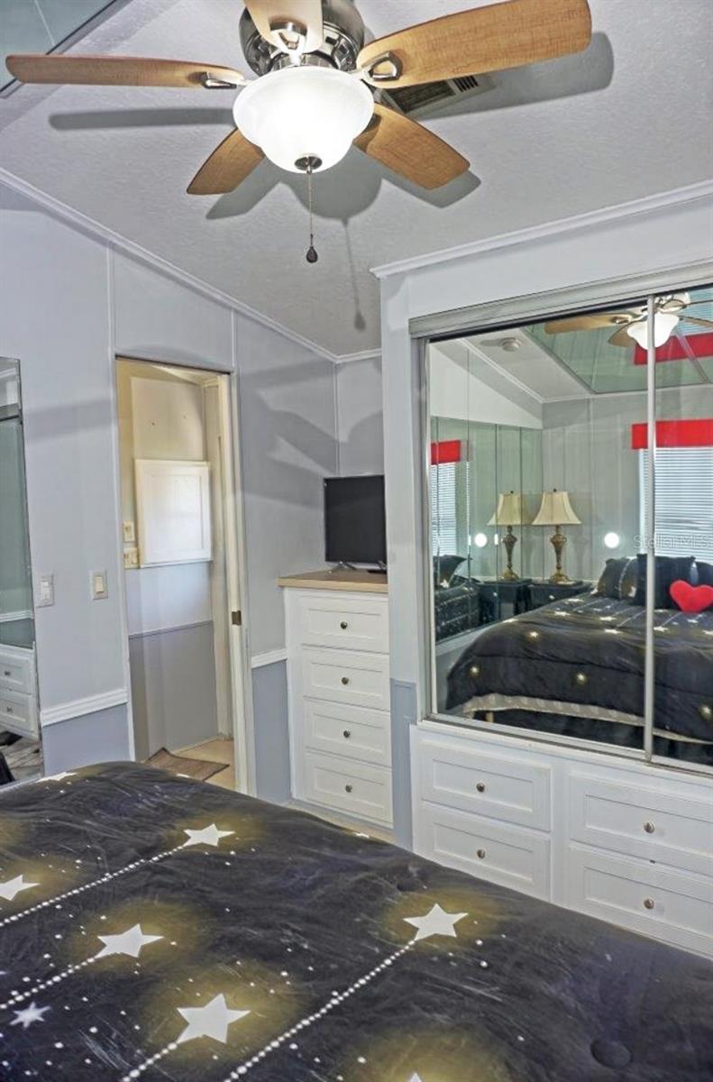 Image 21 of 30 For 21183 Lazy Days Circle