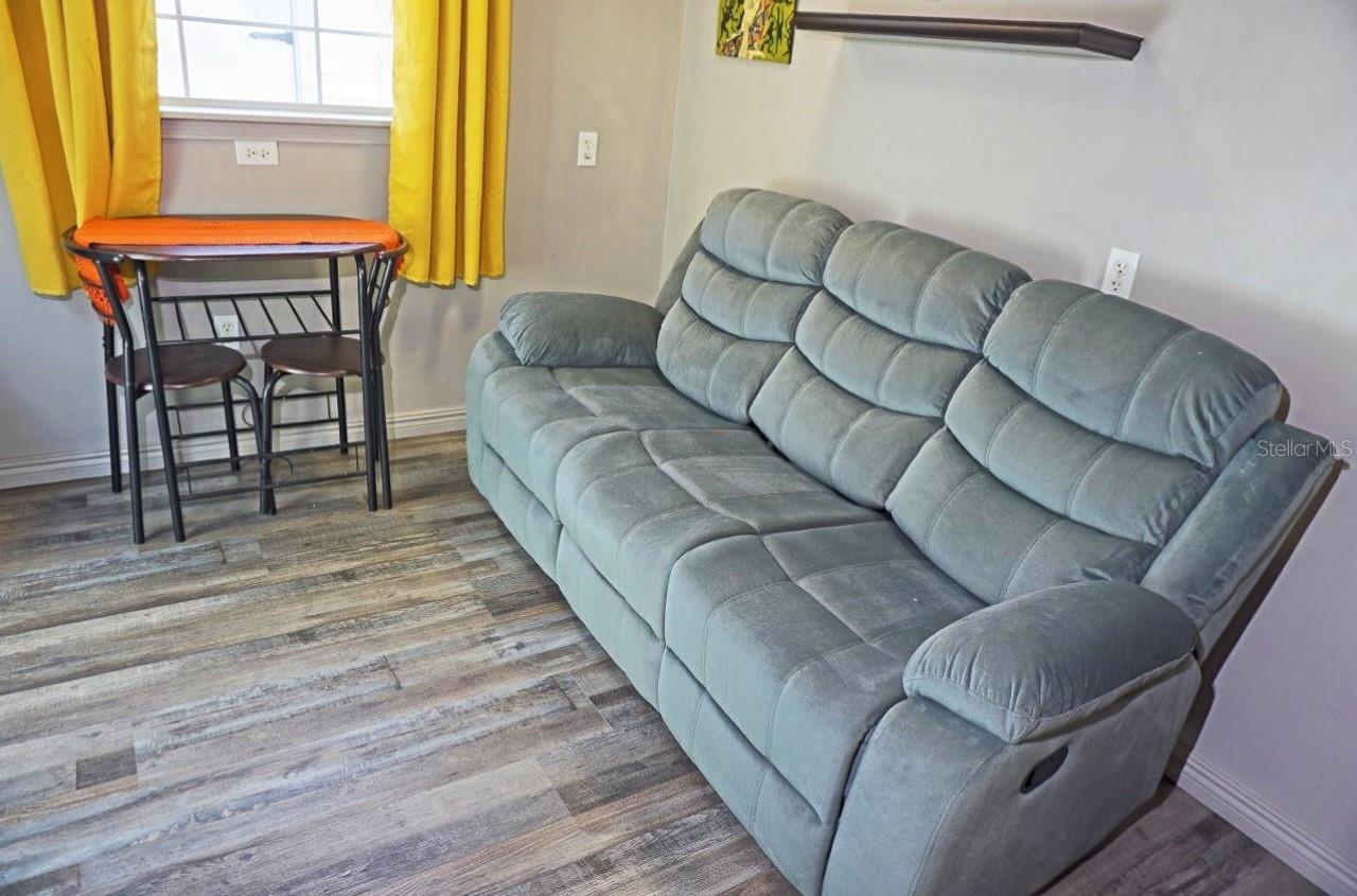 Image 28 of 42 For 21145 Lazy Days Circle