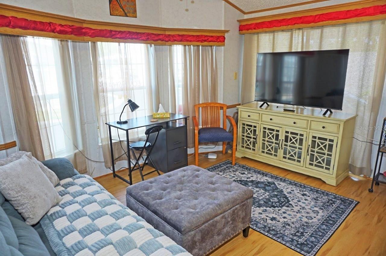 Image 4 of 42 For 21145 Lazy Days Circle