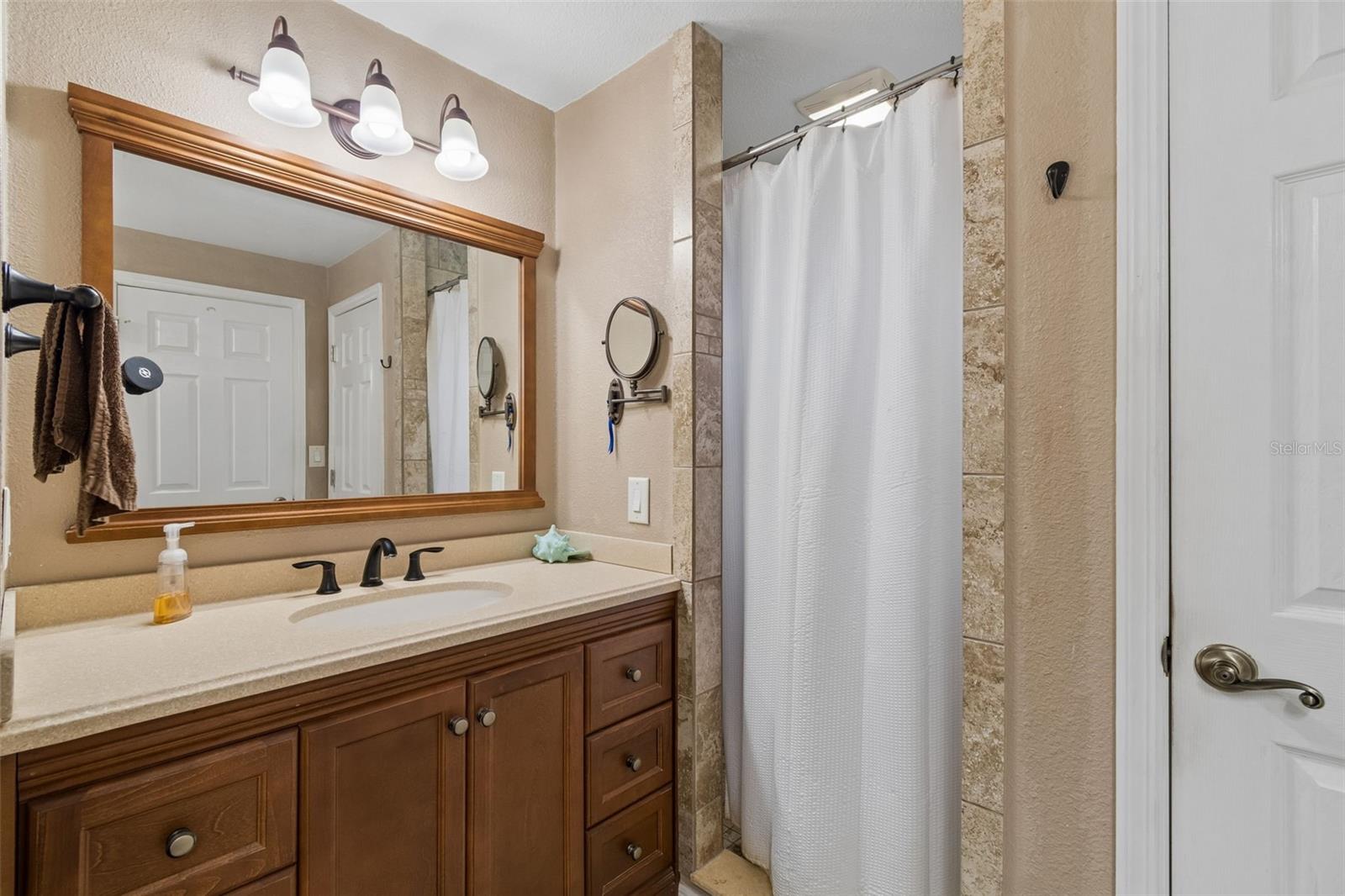Listing photo id 13 for 7871 Sycamore Drive