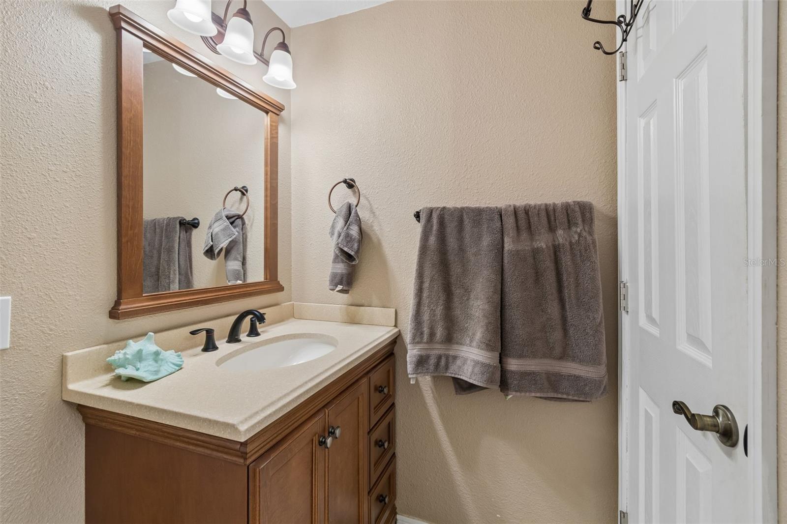 Listing photo id 14 for 7871 Sycamore Drive