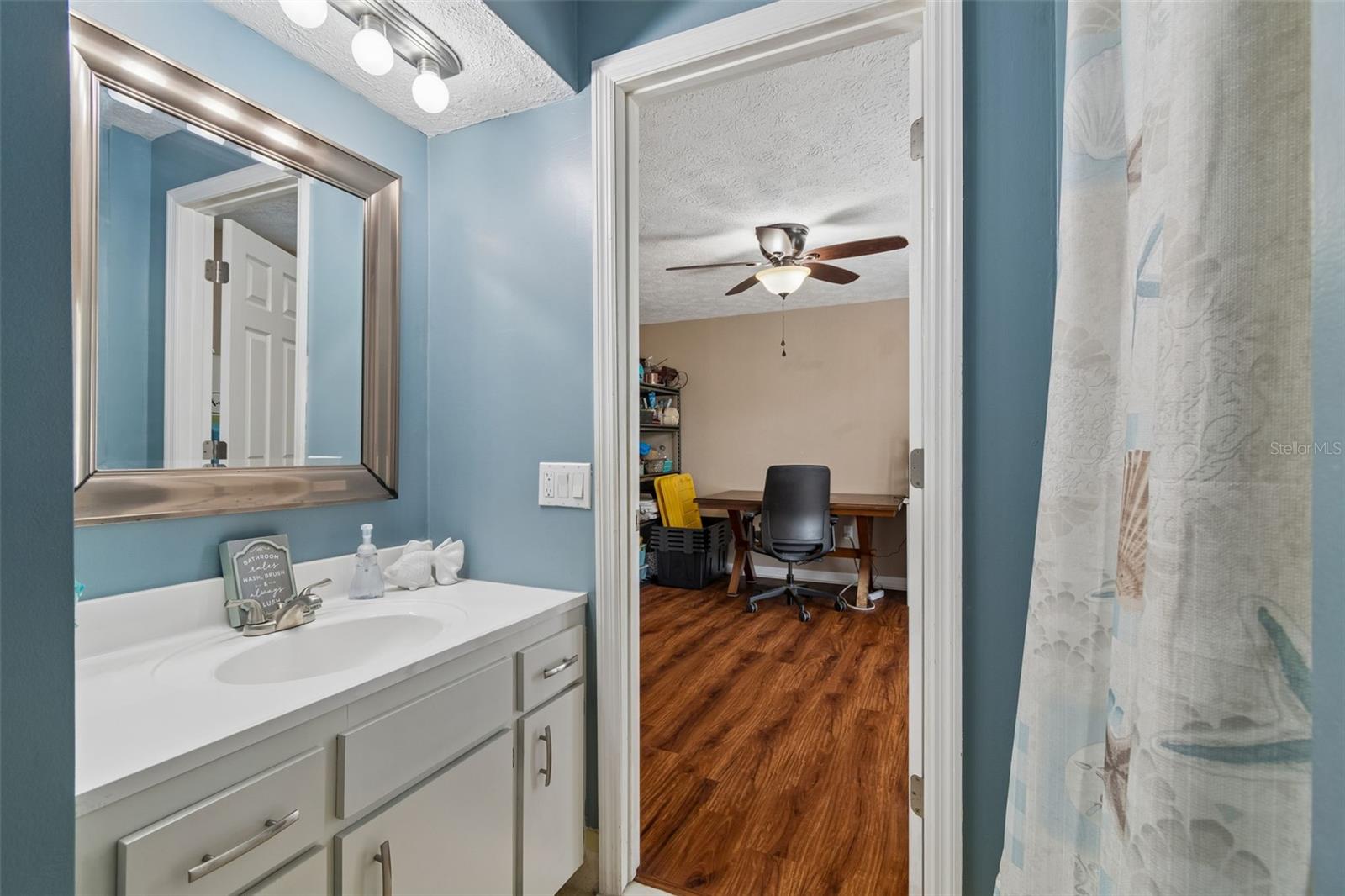 Listing photo id 17 for 7871 Sycamore Drive