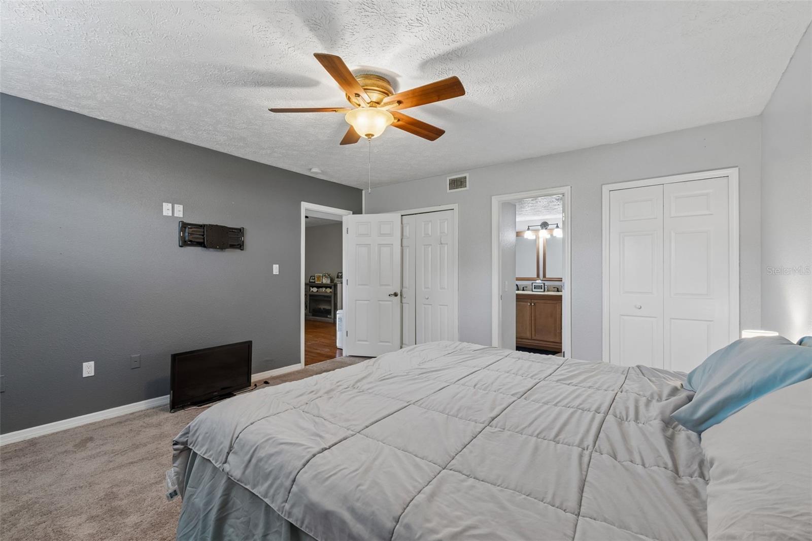 Listing photo id 22 for 7871 Sycamore Drive
