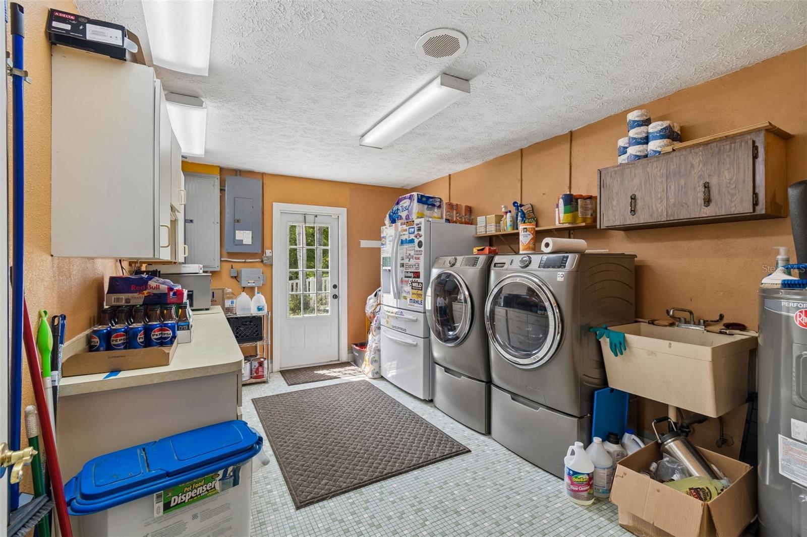 Listing photo id 26 for 7871 Sycamore Drive