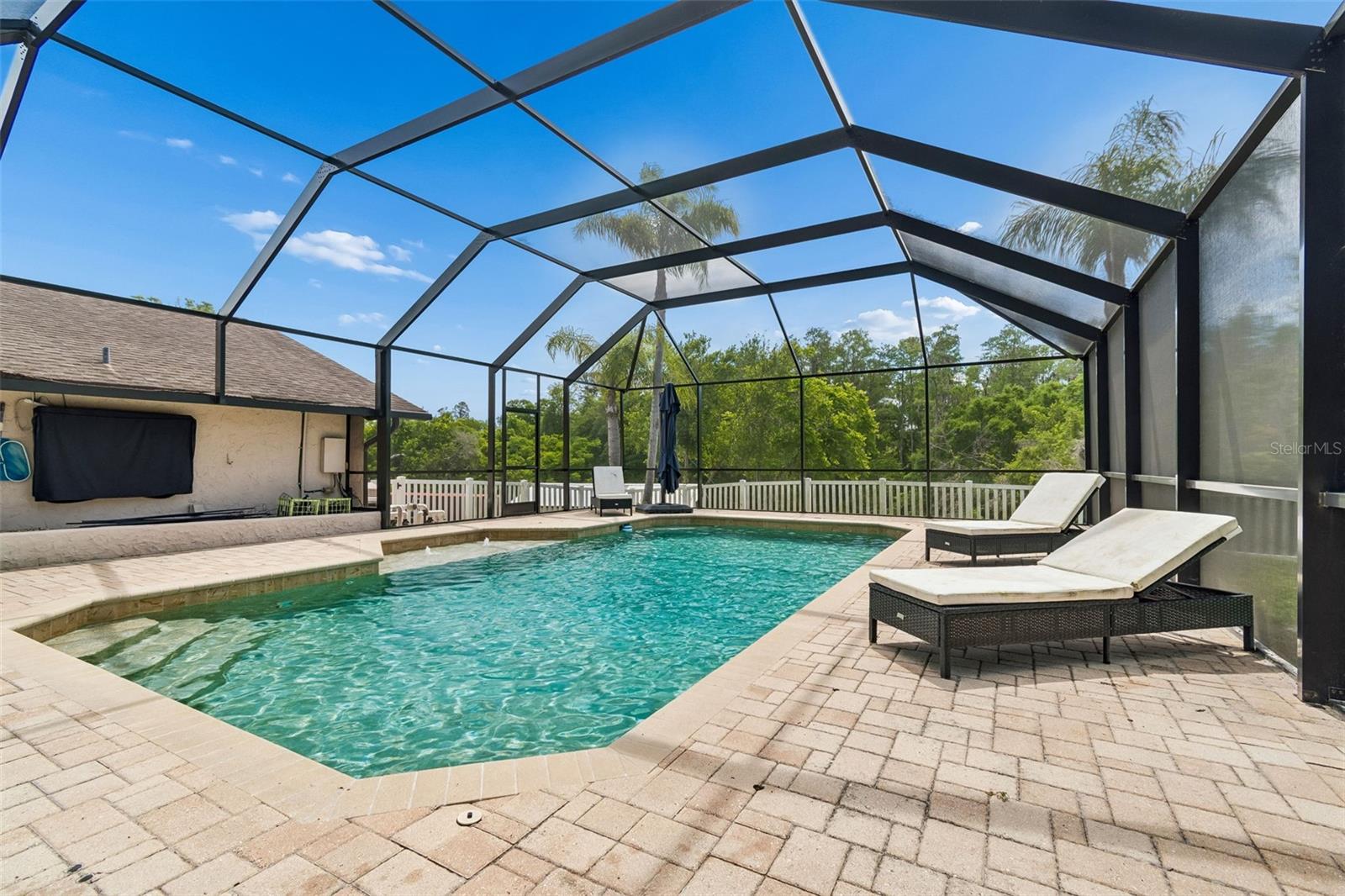 Listing photo id 33 for 7871 Sycamore Drive