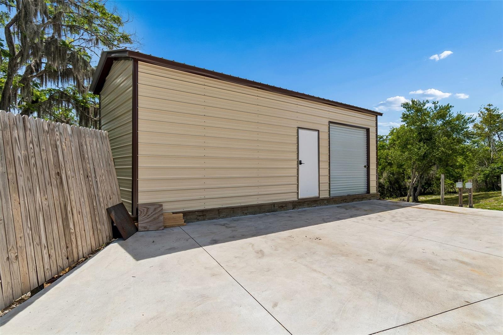 Listing photo id 34 for 7871 Sycamore Drive