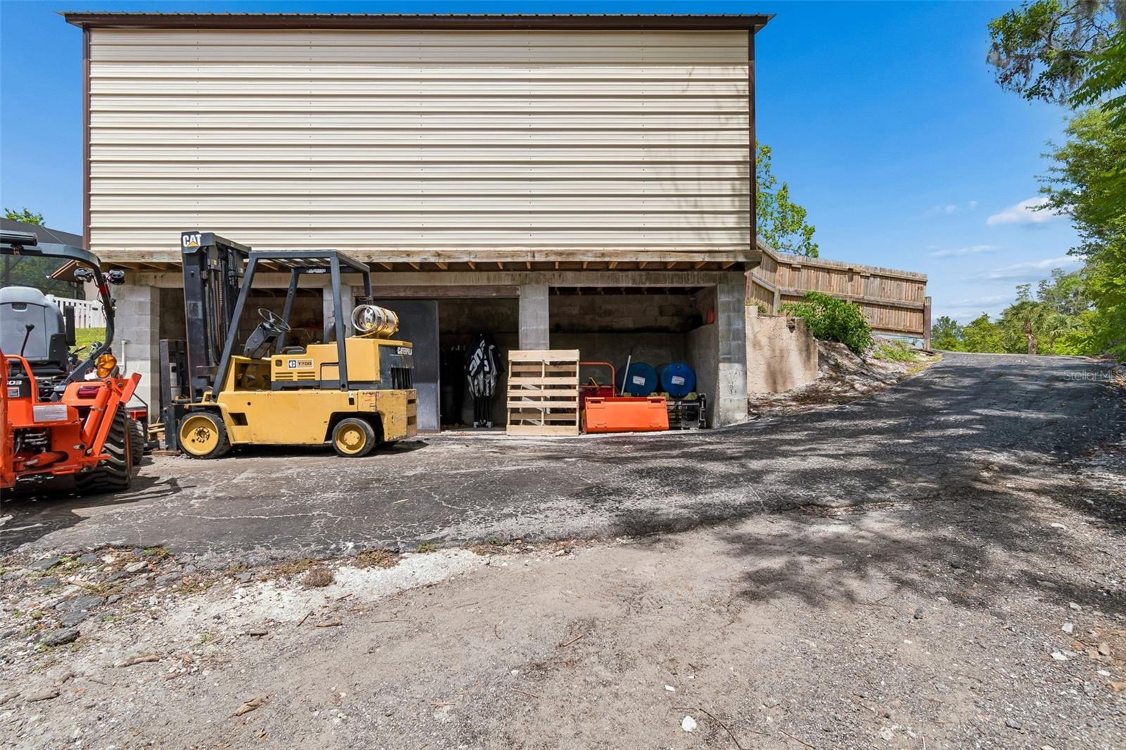 Listing photo id 36 for 7871 Sycamore Drive